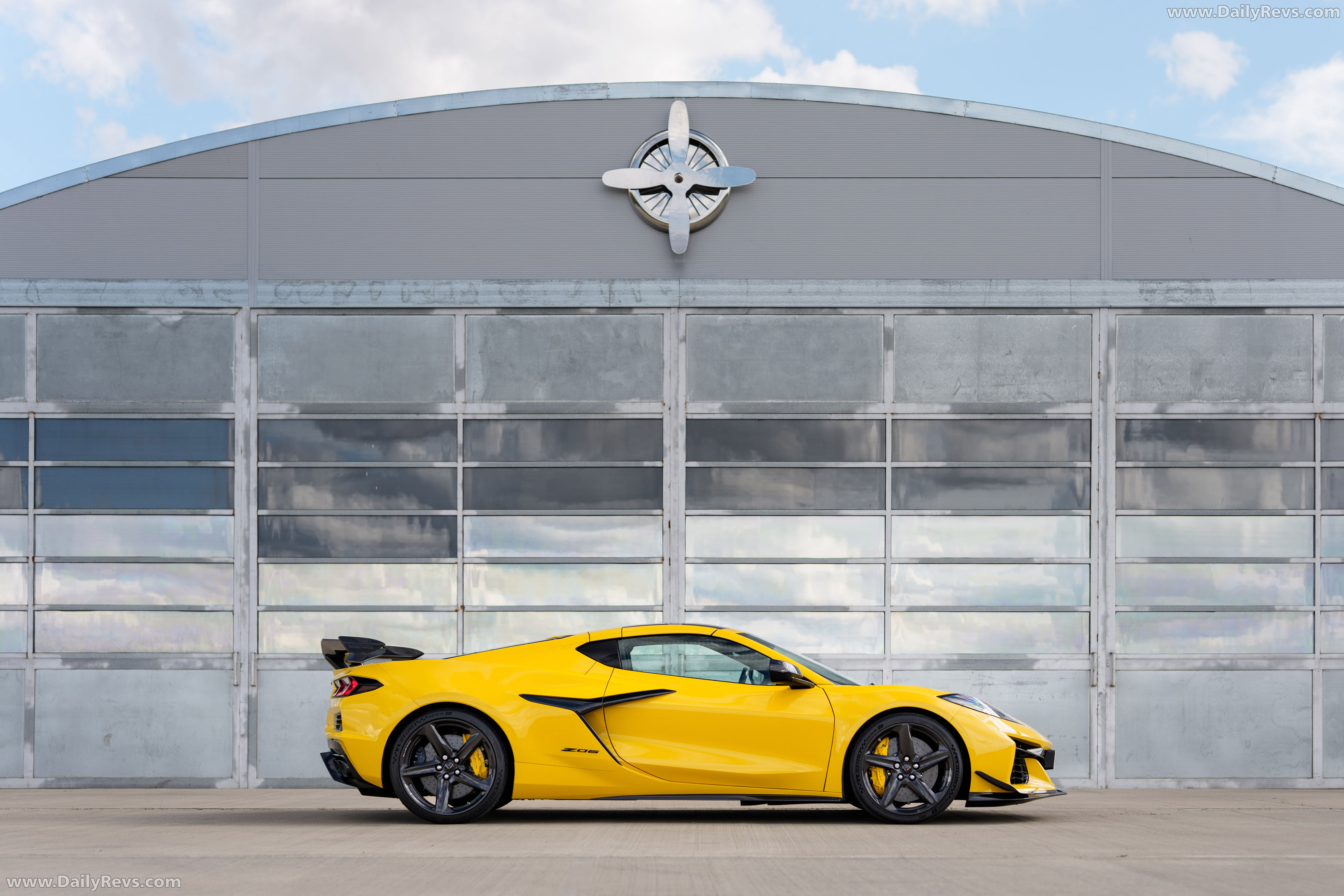 2025 Chevrolet Corvette Z06 Coupe UK Version Side View
