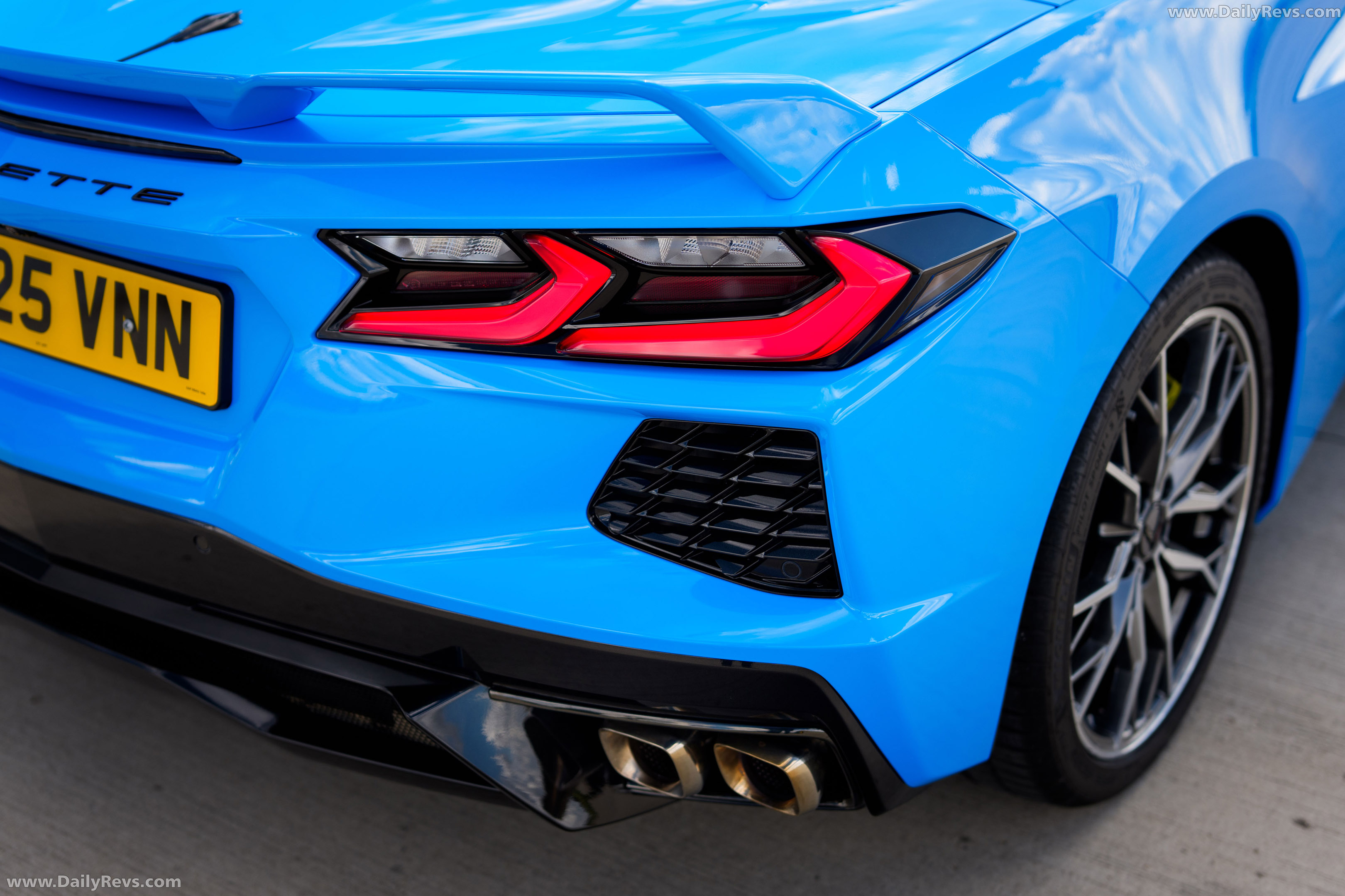 2025 Chevrolet Corvette C8 Stingray Convertible UK Version Exterior