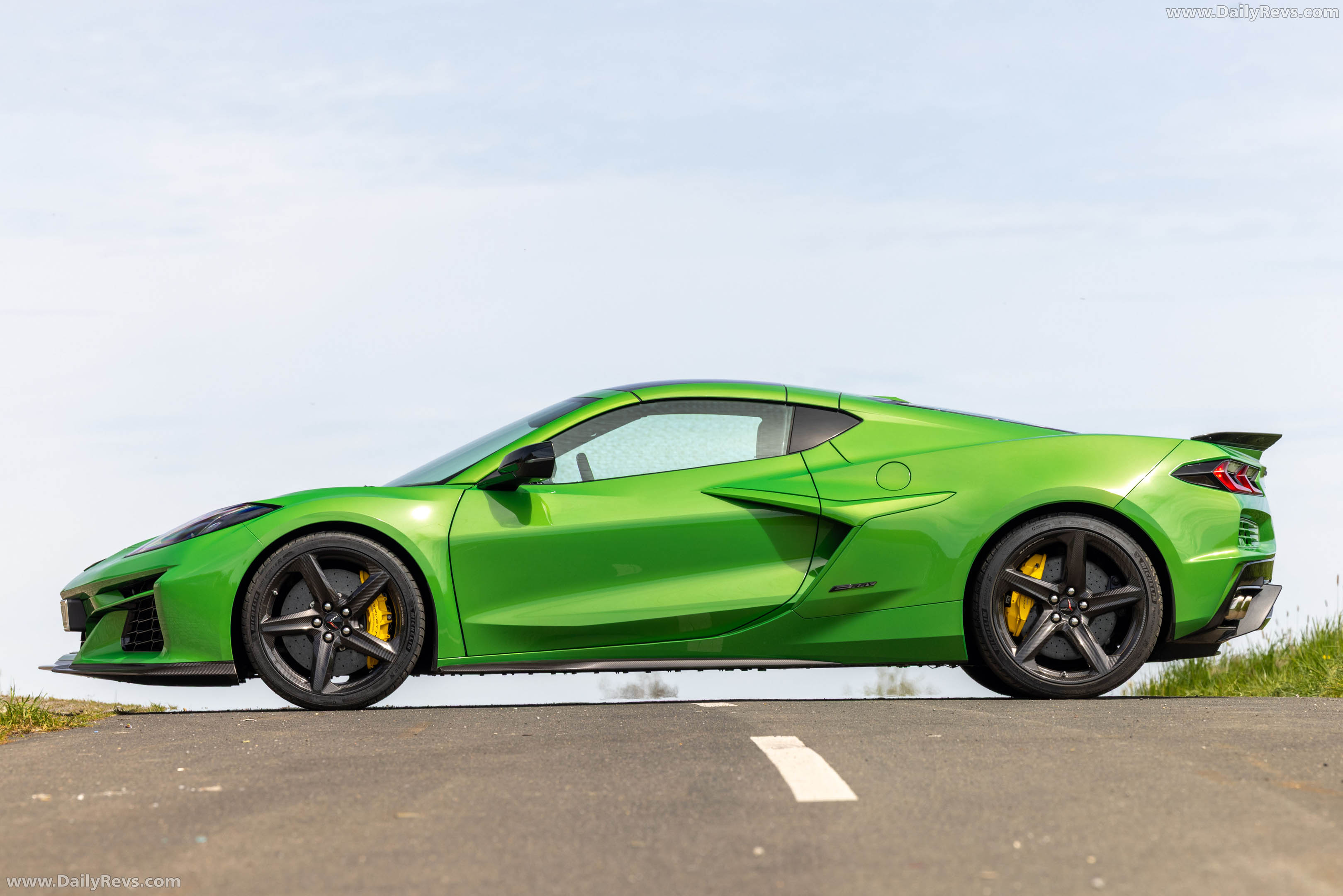 2026 Chevrolet Corvette E-Ray European Version Side View