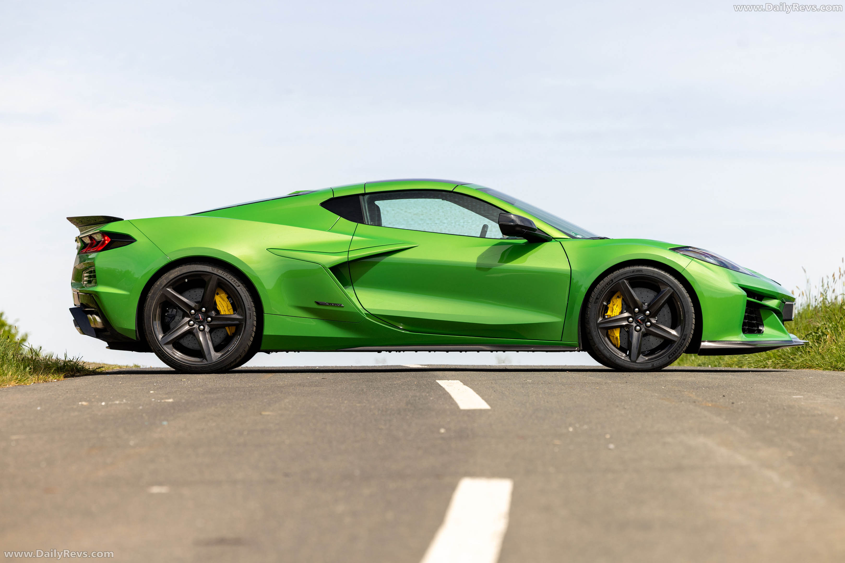 2026 Chevrolet Corvette E-Ray European Version Side View