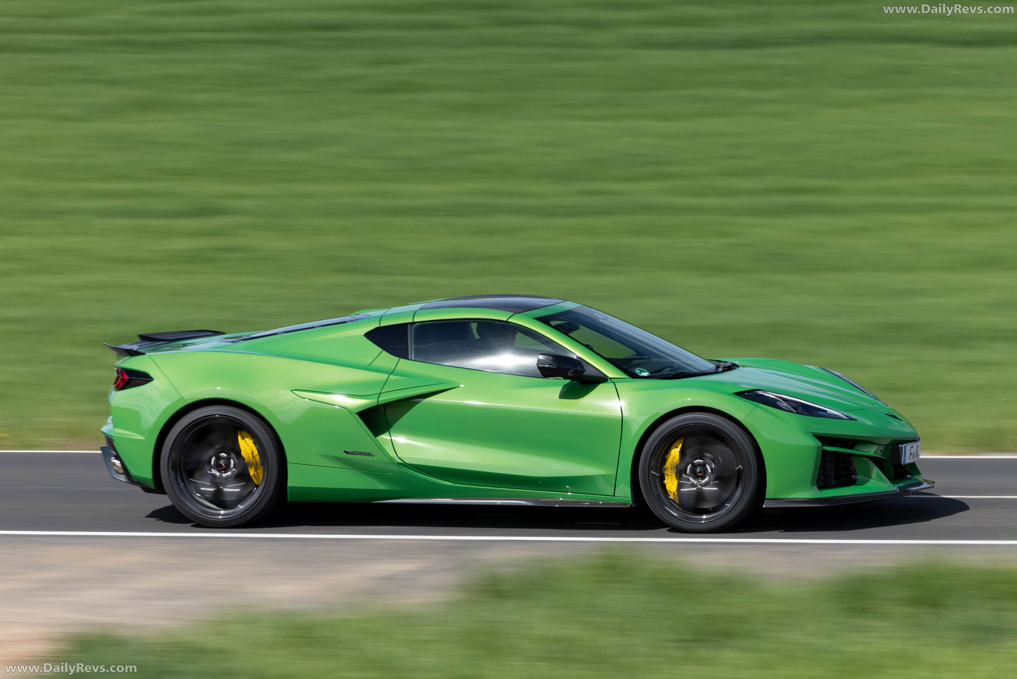 2026 Chevrolet Corvette E-Ray European Version Side View