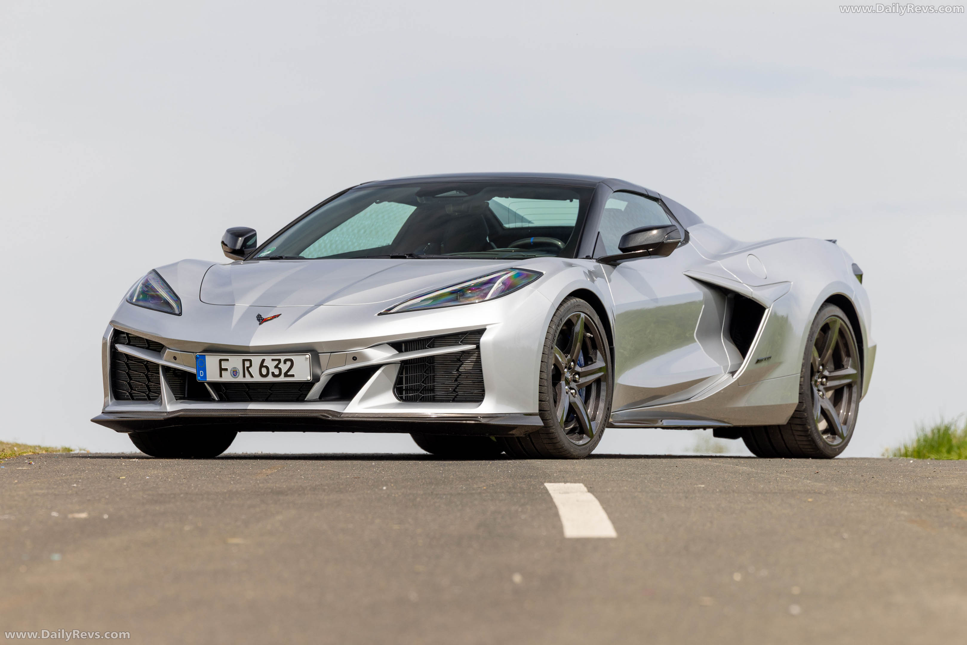 2026 Chevrolet Corvette E-Ray Convertible European Version Front View