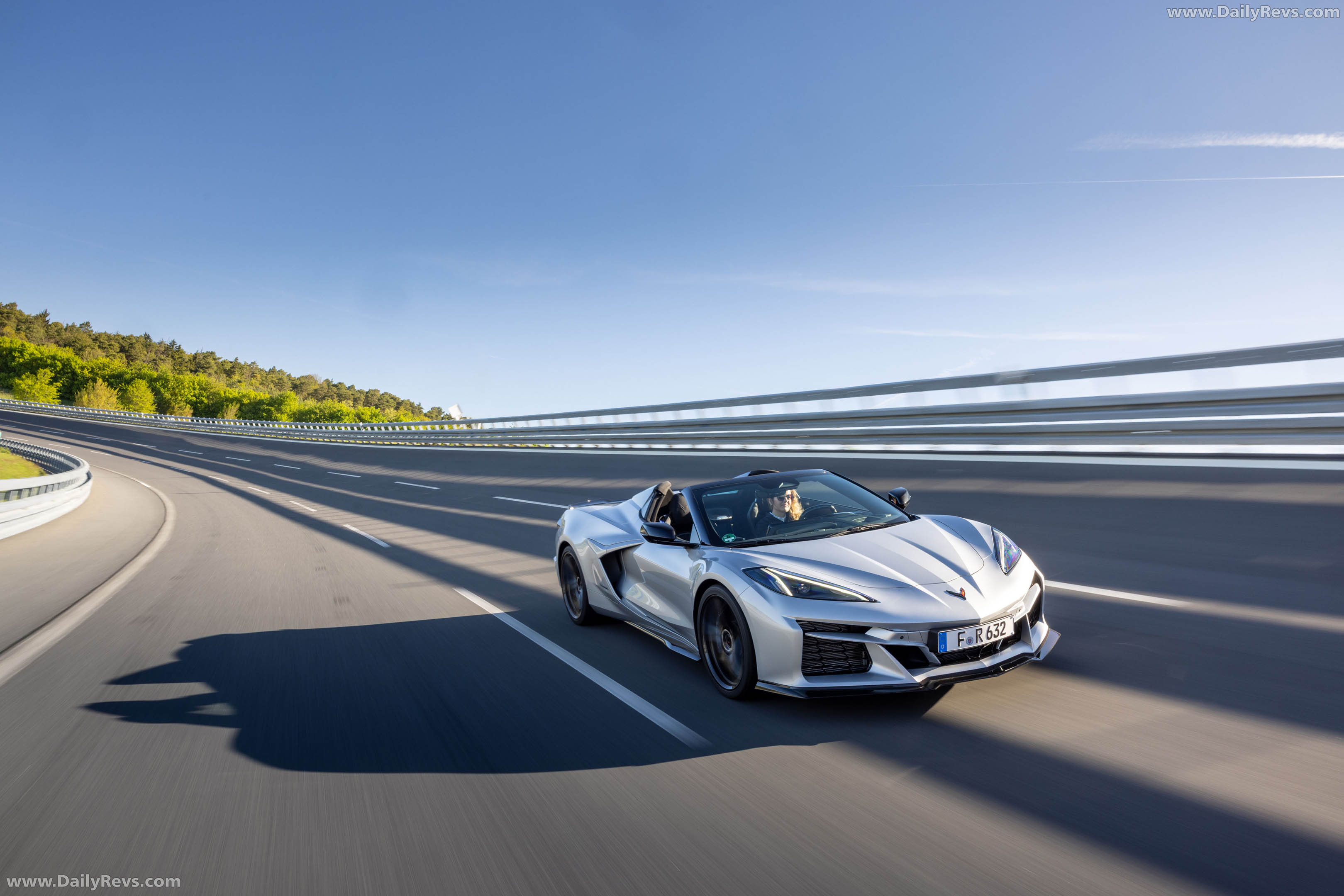 2026 Chevrolet Corvette E-Ray Convertible European Version Front View