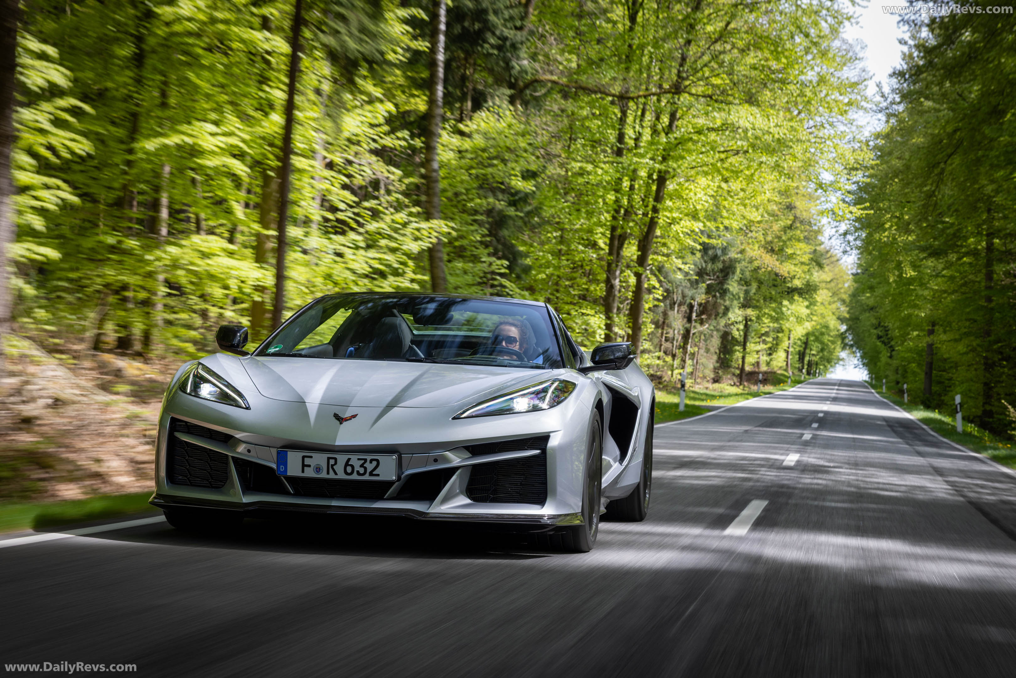 2026 Chevrolet Corvette E-Ray Convertible European Version Front View