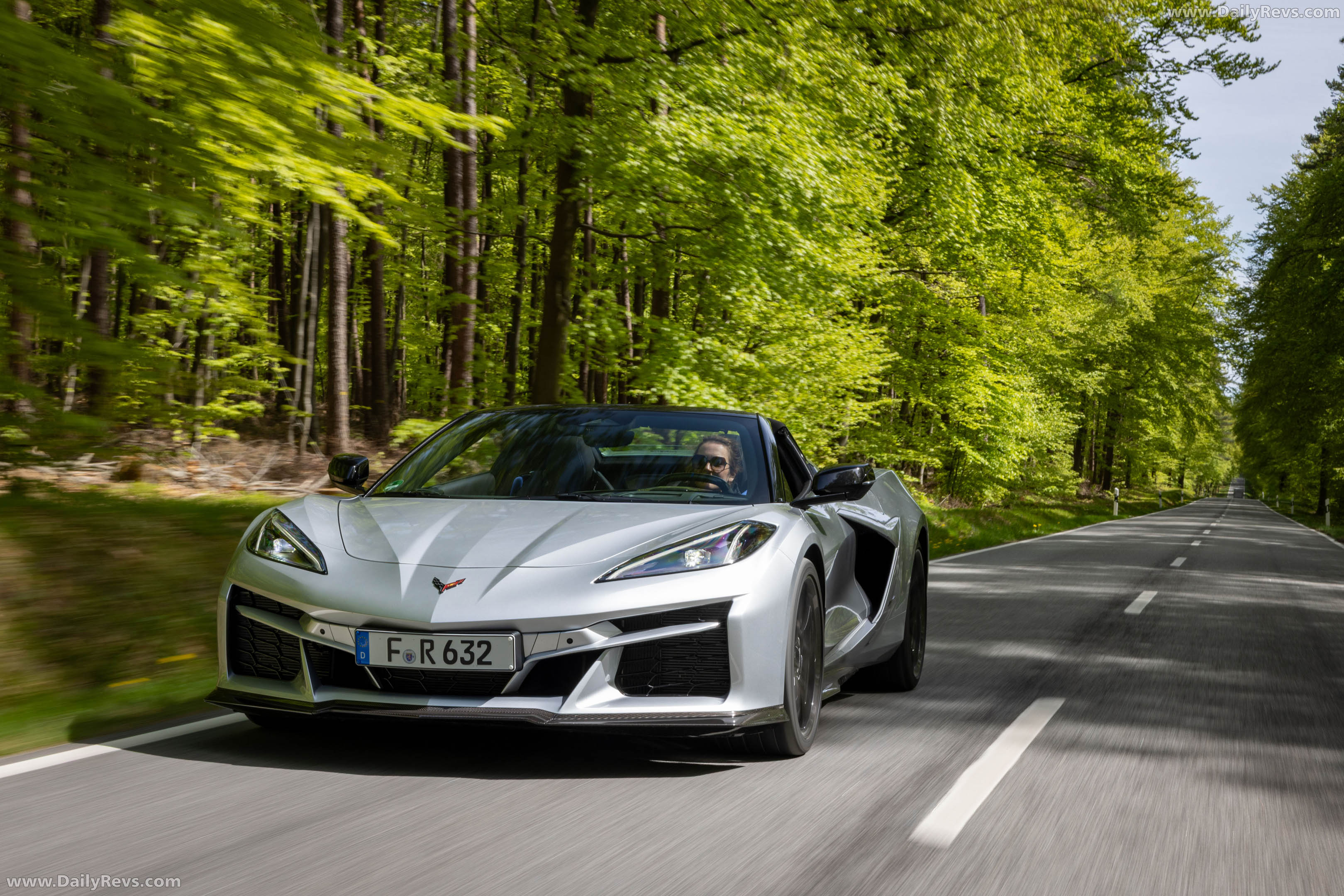 2026 Chevrolet Corvette E-Ray Convertible European Version Front View