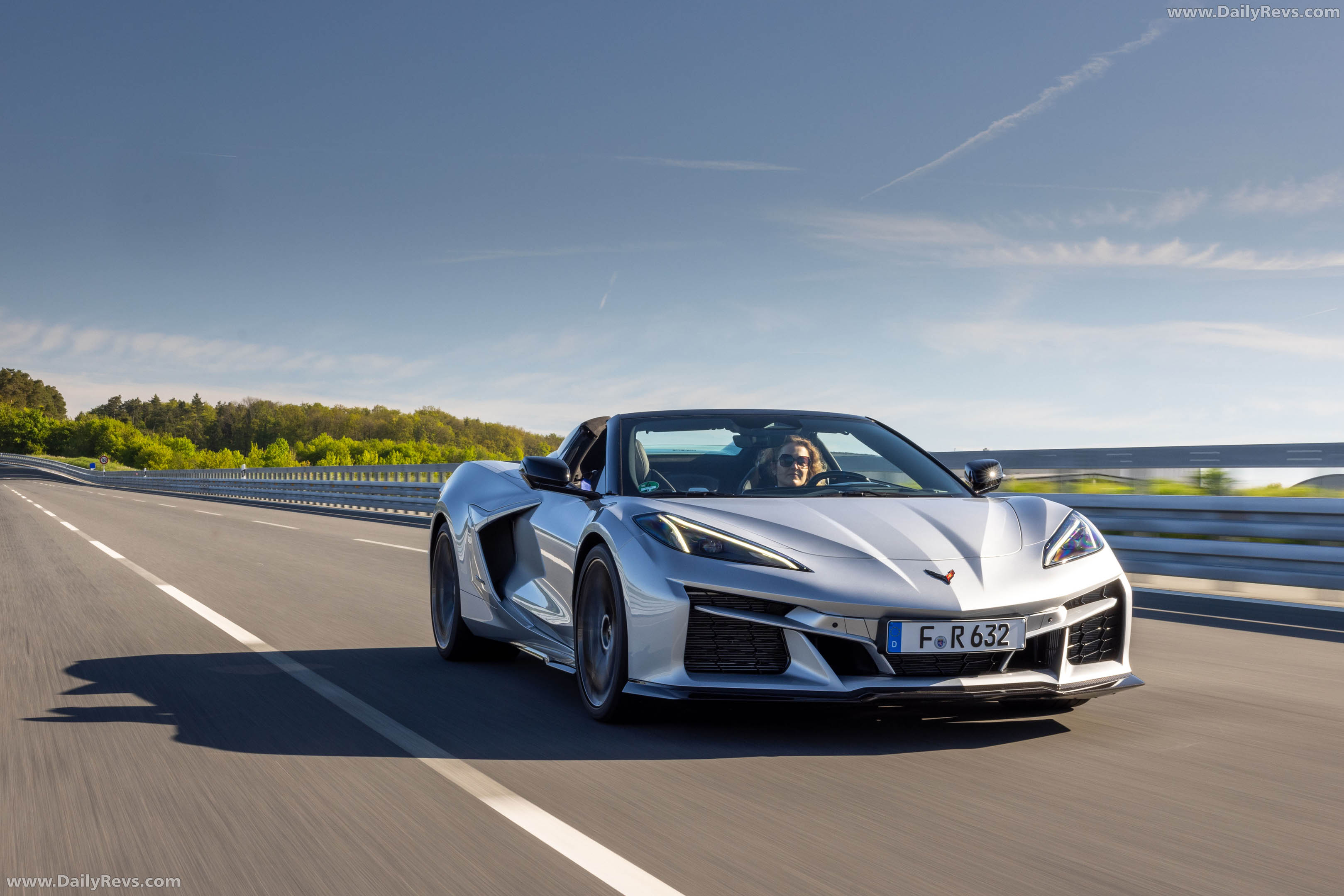 2026 Chevrolet Corvette E-Ray Convertible European Version Front View