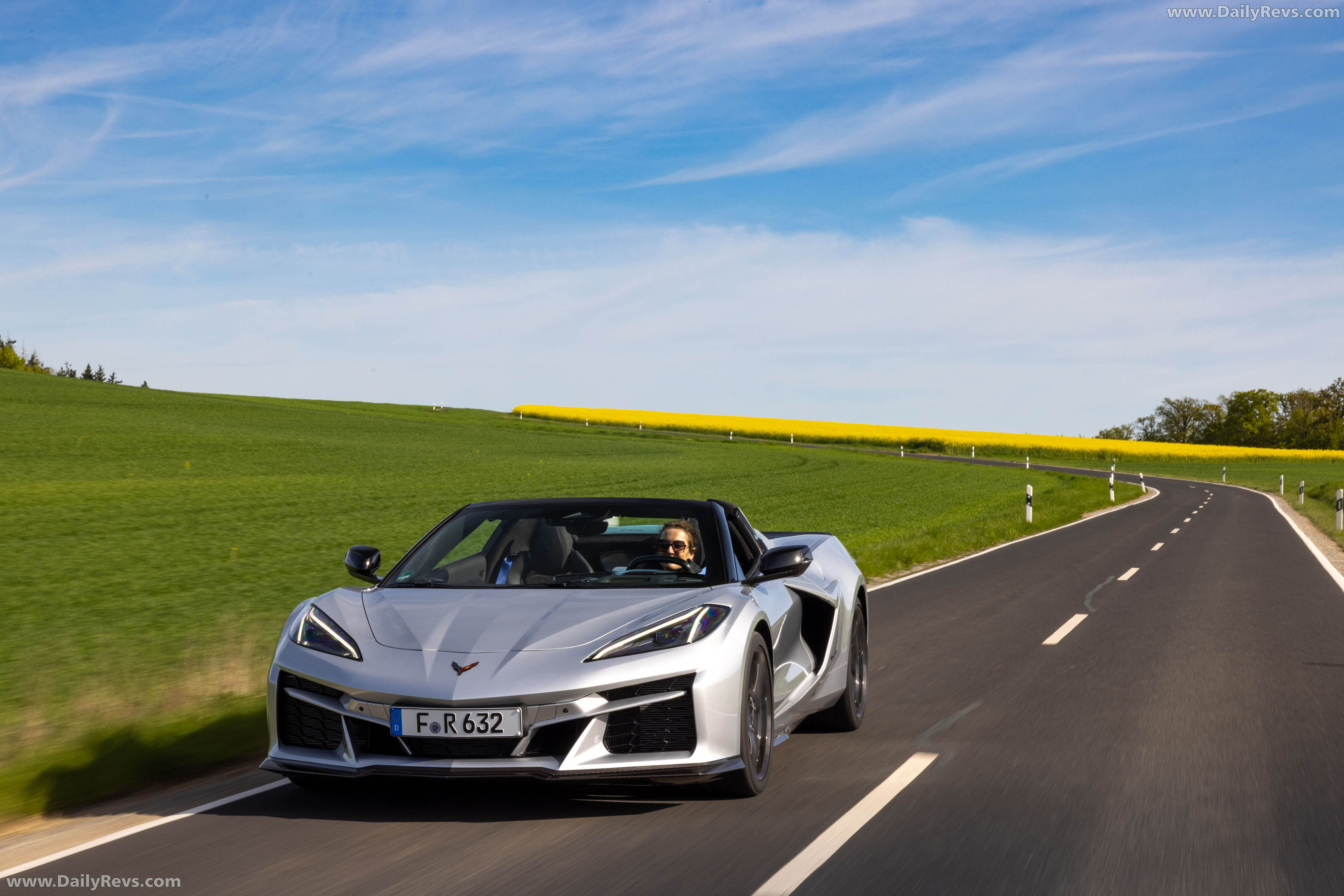 2026 Chevrolet Corvette E-Ray Convertible European Version Front View