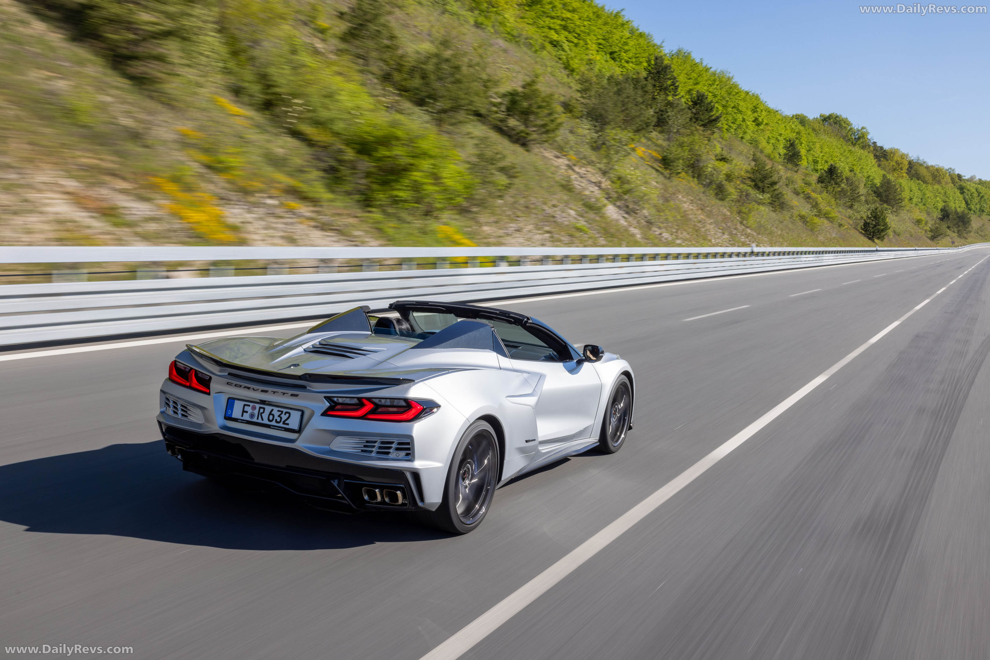 2026 Chevrolet Corvette E-Ray Convertible European Version Rear View