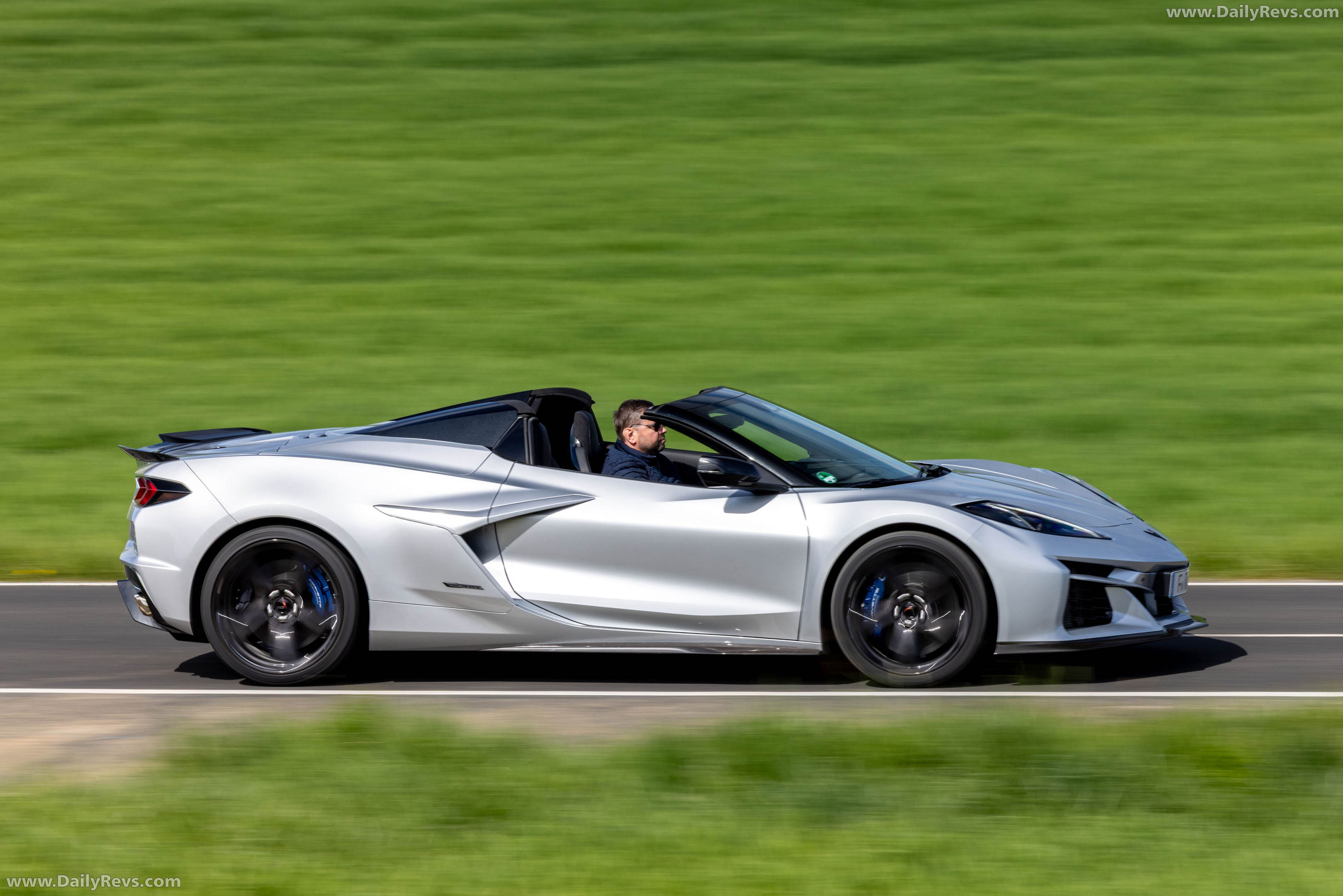 2026 Chevrolet Corvette E-Ray Convertible European Version Side View