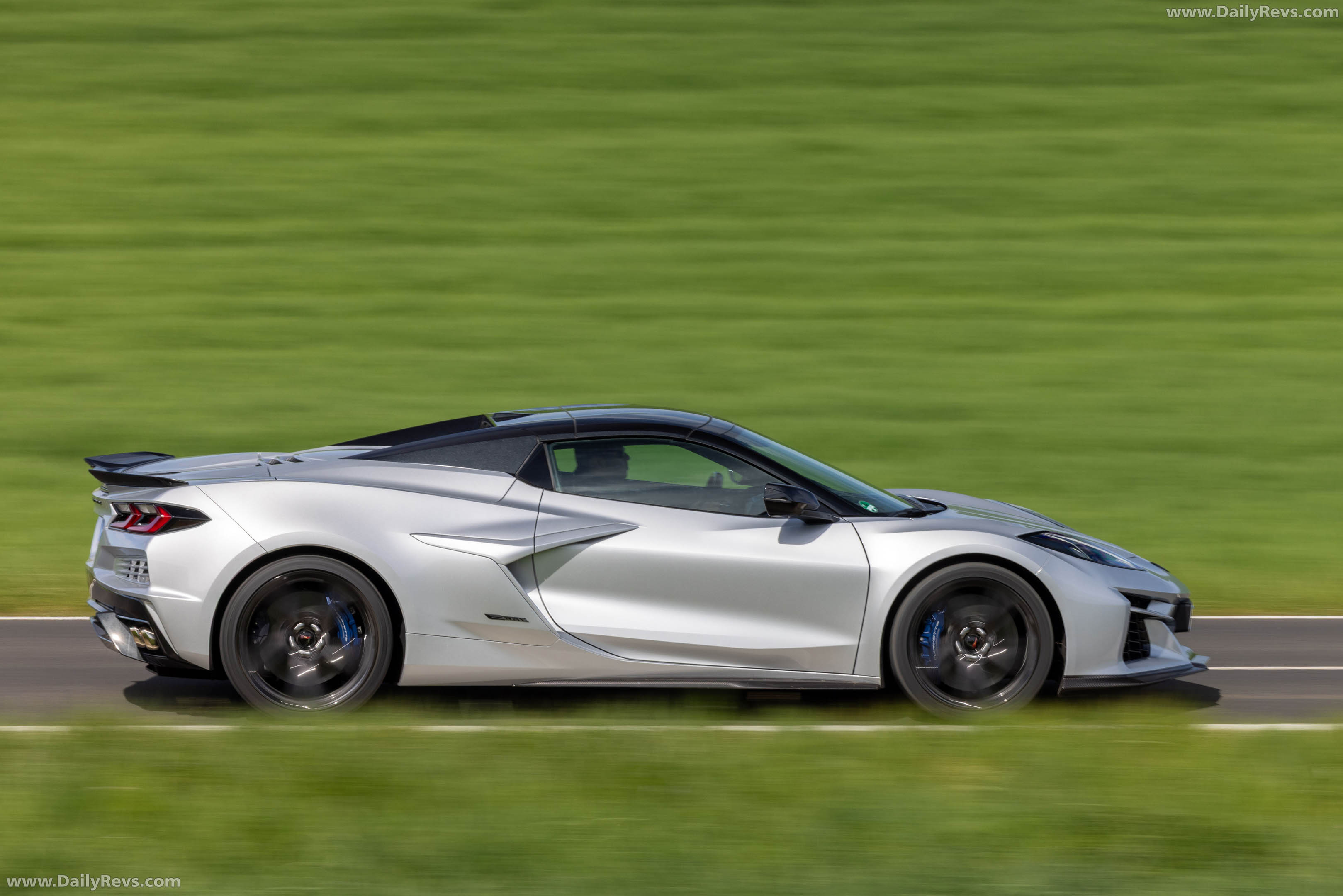 2026 Chevrolet Corvette E-Ray Convertible European Version Side View