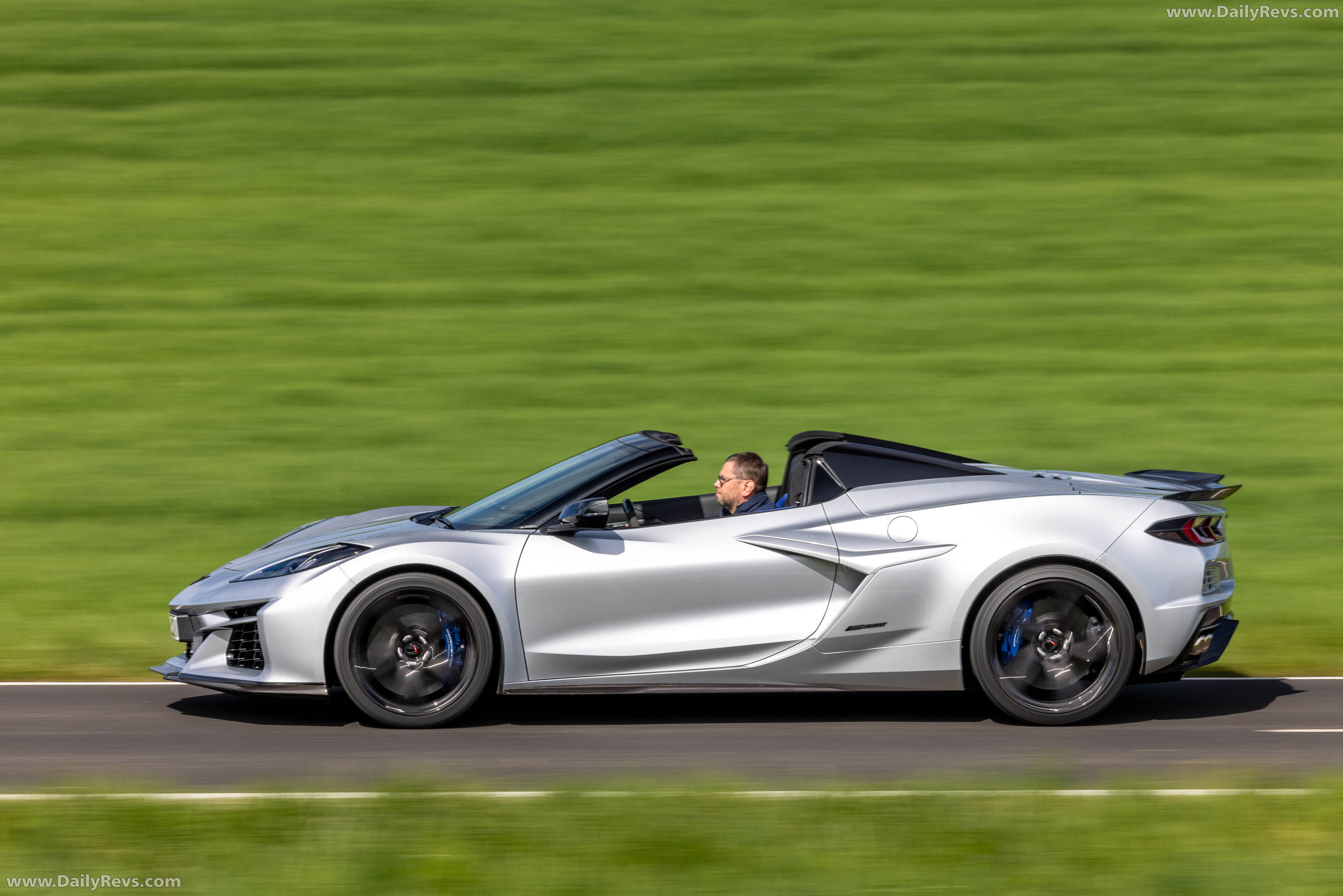 2026 Chevrolet Corvette E-Ray Convertible European Version Side View