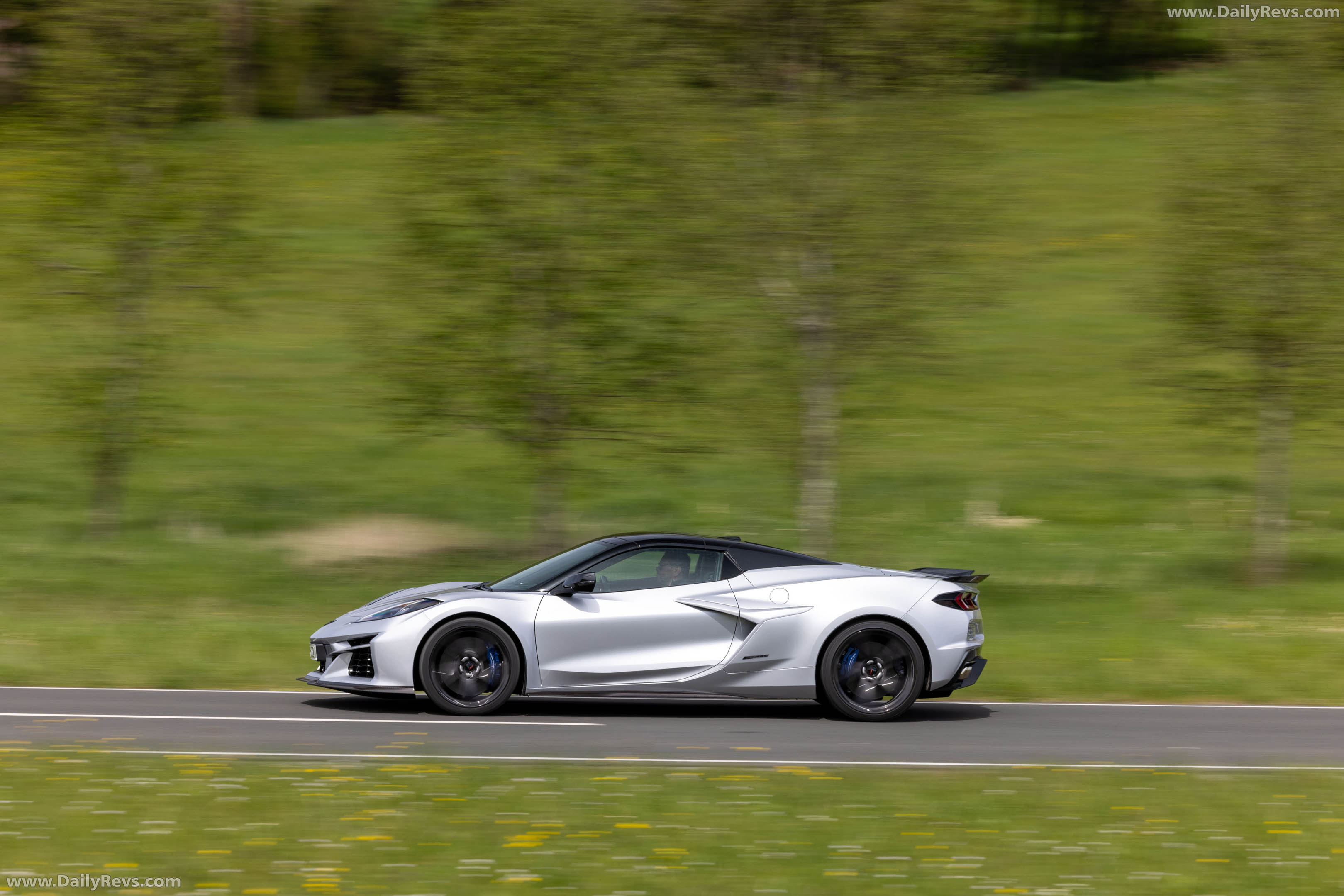 2026 Chevrolet Corvette E-Ray Convertible European Version Side View