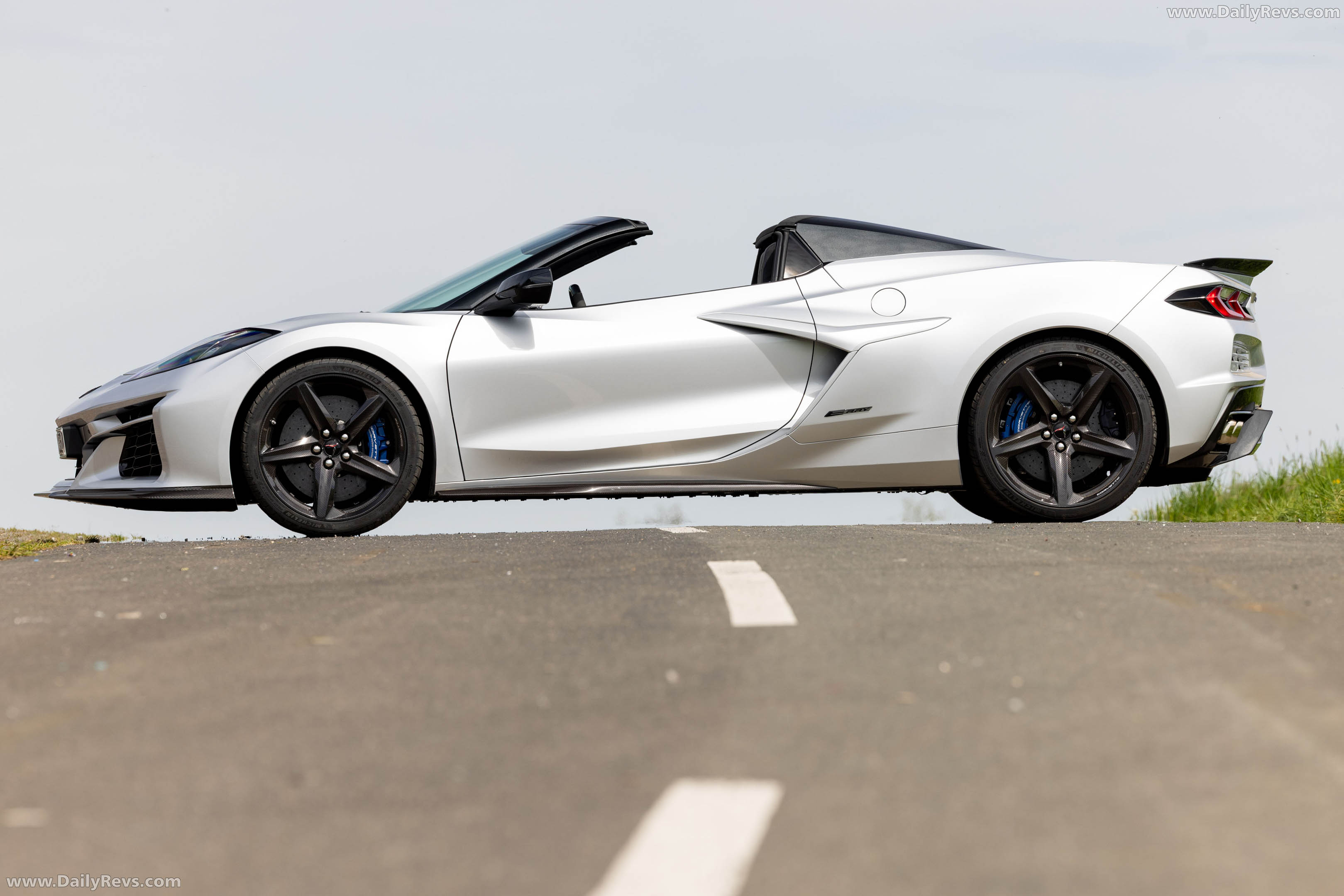 2026 Chevrolet Corvette E-Ray Convertible European Version Side View