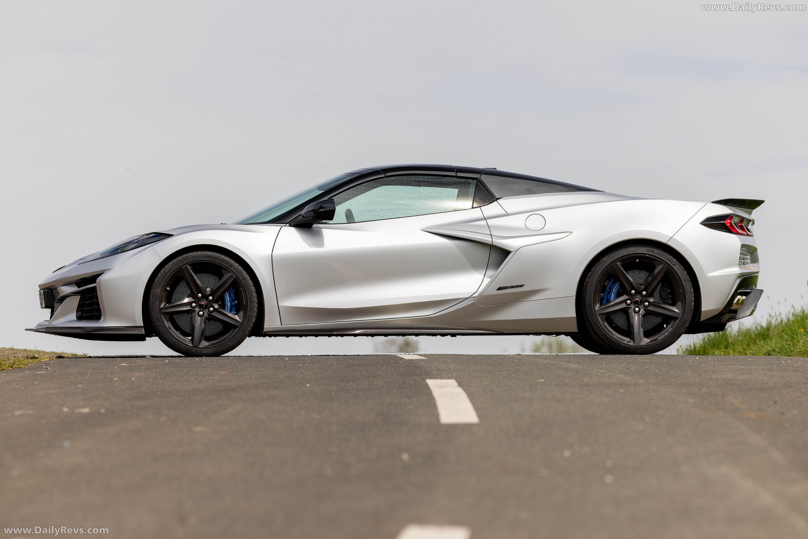 2026 Chevrolet Corvette E-Ray Convertible European Version Side View