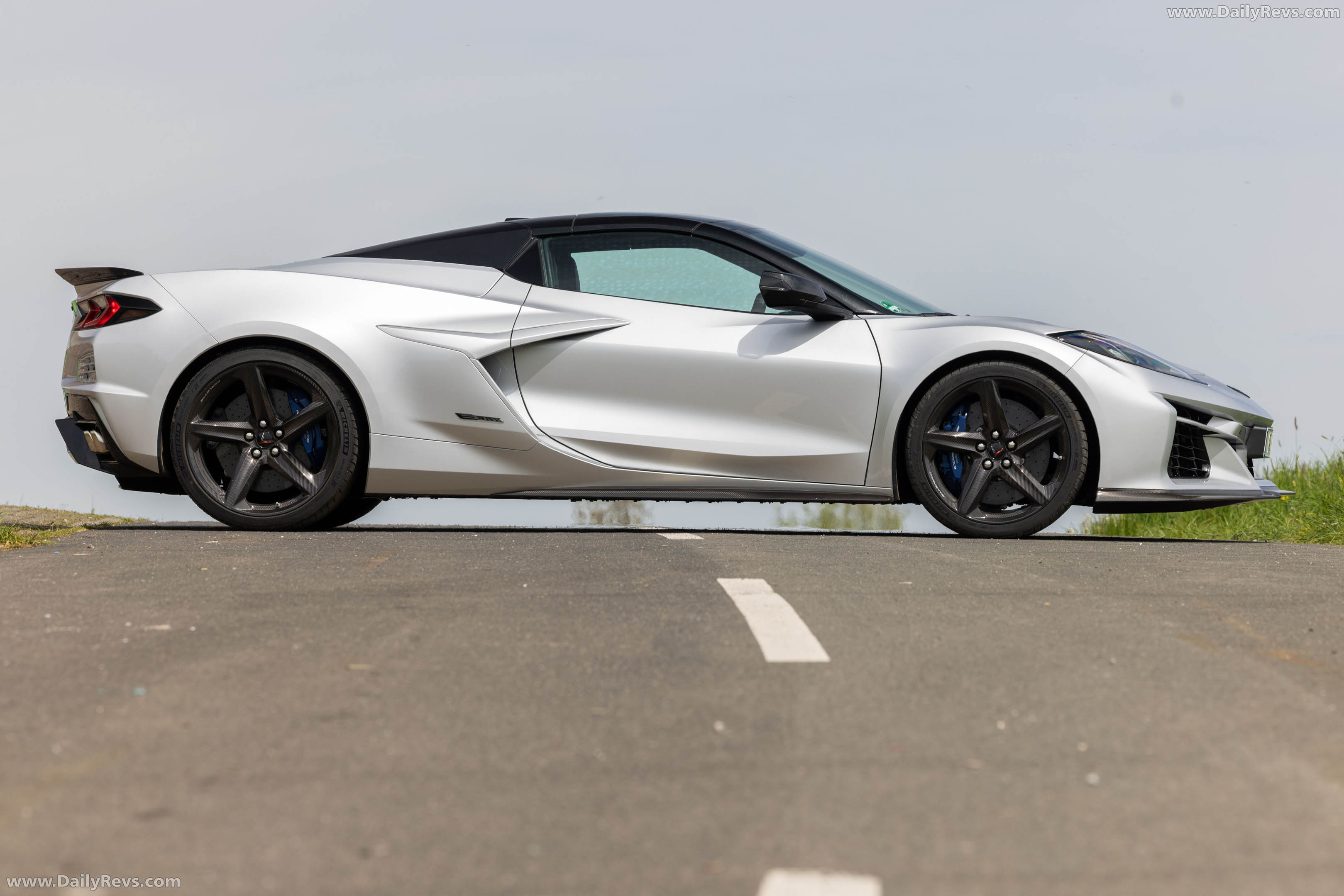 2026 Chevrolet Corvette E-Ray Convertible European Version Side View