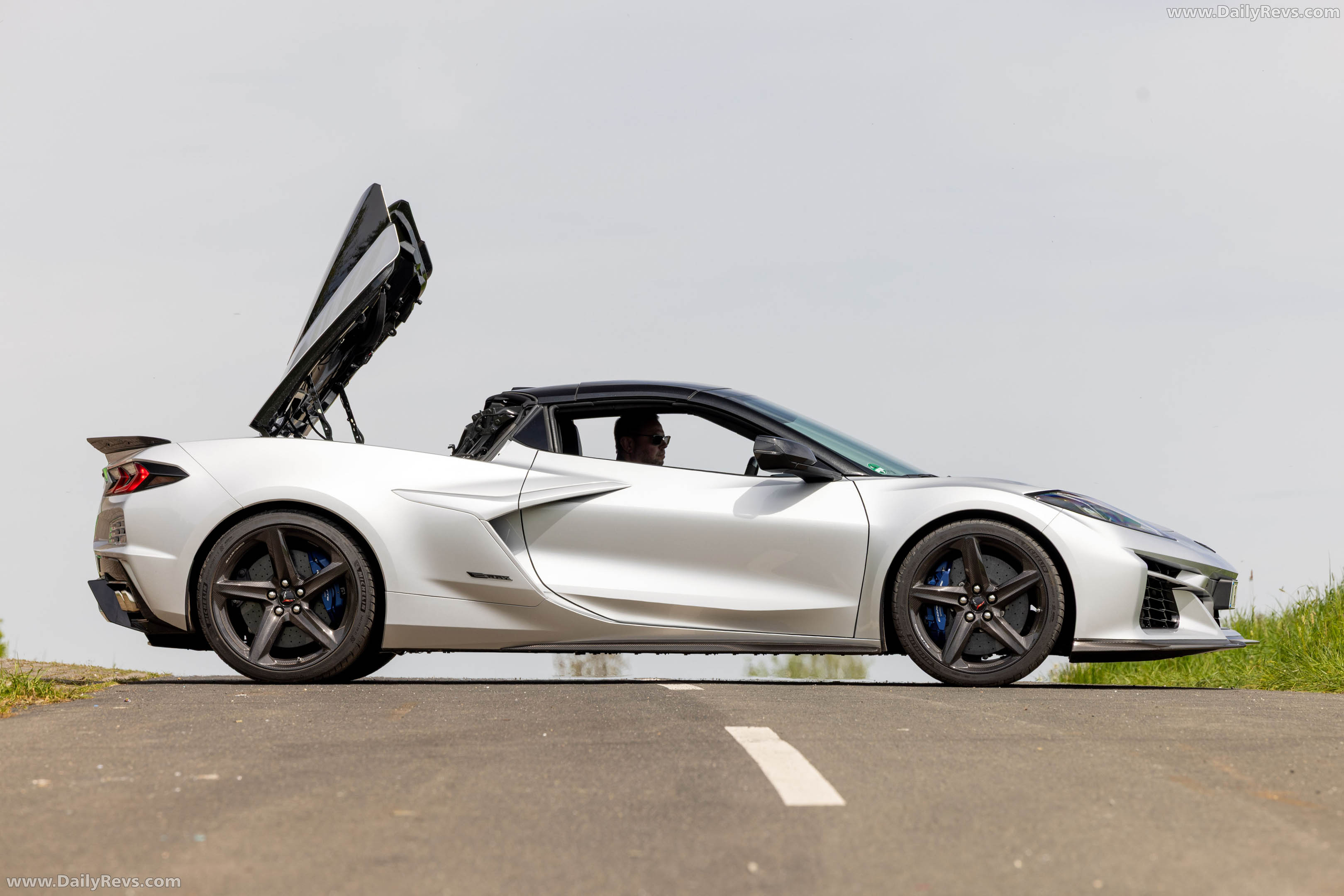 2026 Chevrolet Corvette E-Ray Convertible European Version Side View