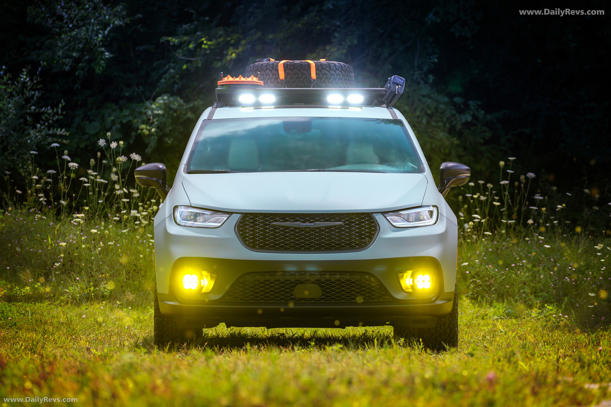 2025 Chrysler Pacifica Grizzly Peak Concept Front View