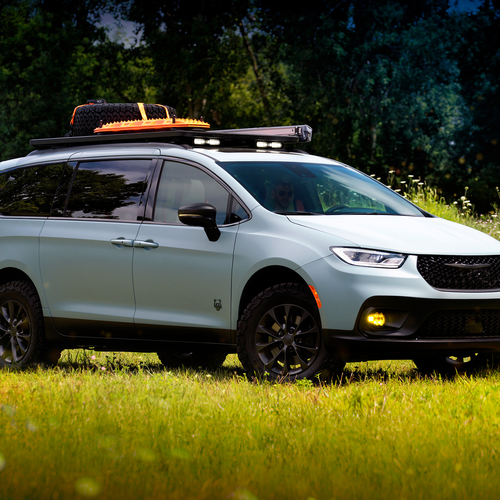 2025 Chrysler Pacifica Grizzly Peak Concept Front View