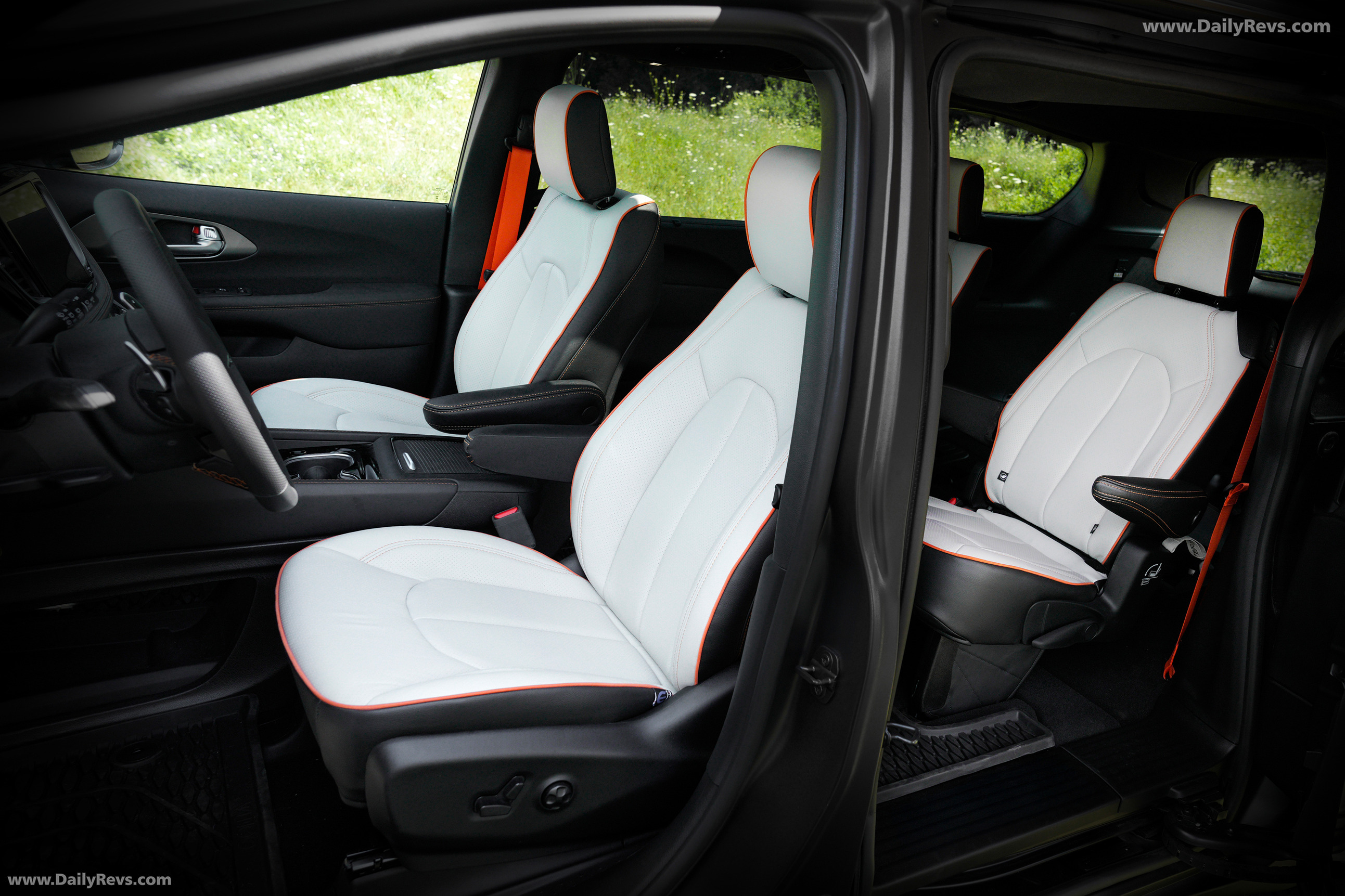 2025 Chrysler Pacifica Grizzly Peak Concept Interior