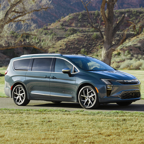 2027 Chrysler Pacifica Pinnacle Front View