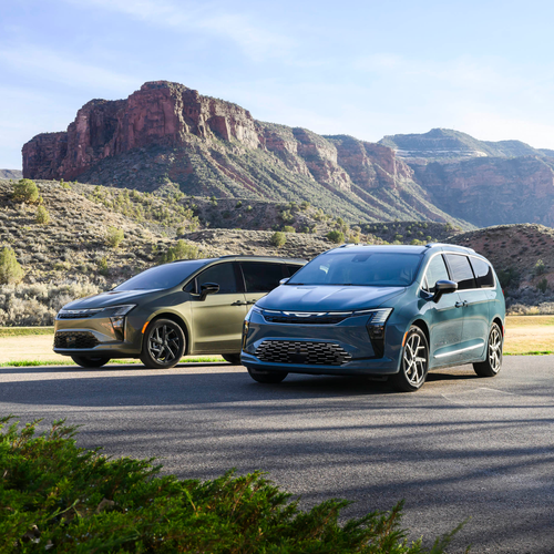 2027 Chrysler Pacifica Pinnacle Front View