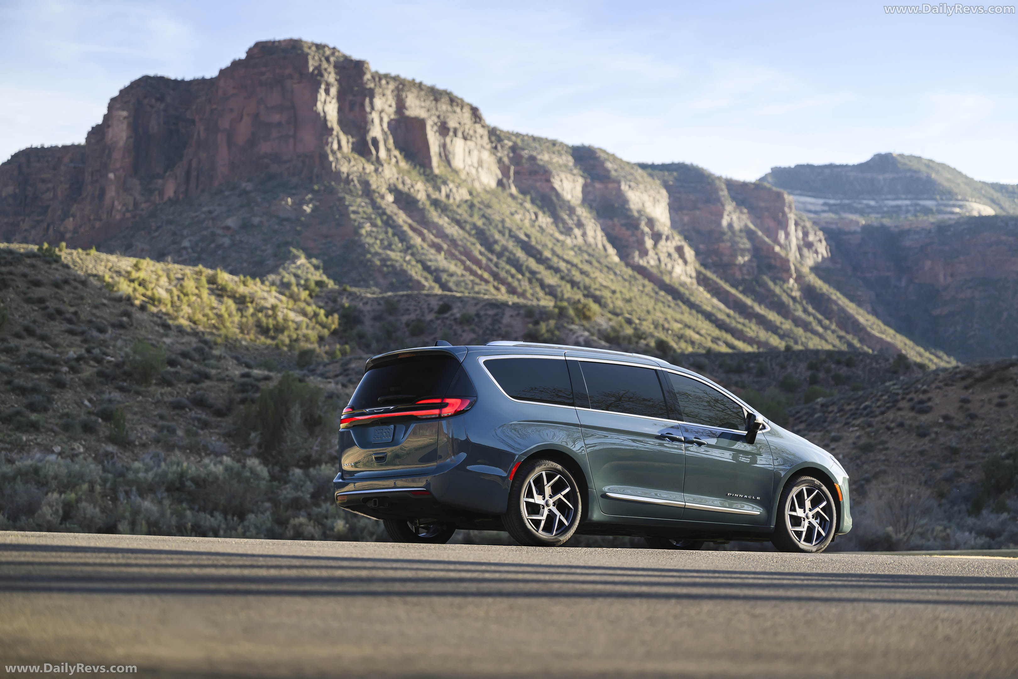 2027 Chrysler Pacifica Pinnacle Rear View