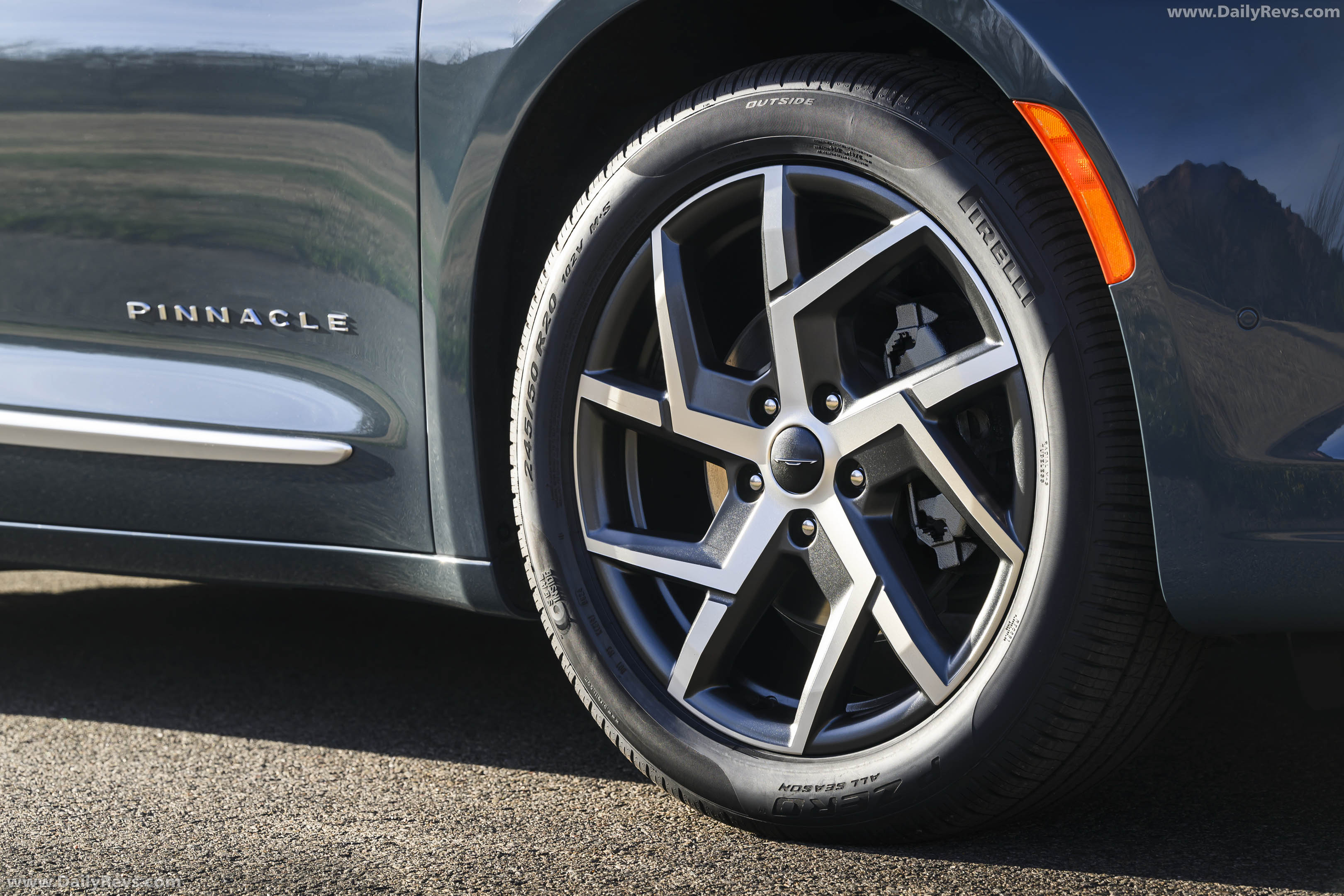2027 Chrysler Pacifica Pinnacle Exterior