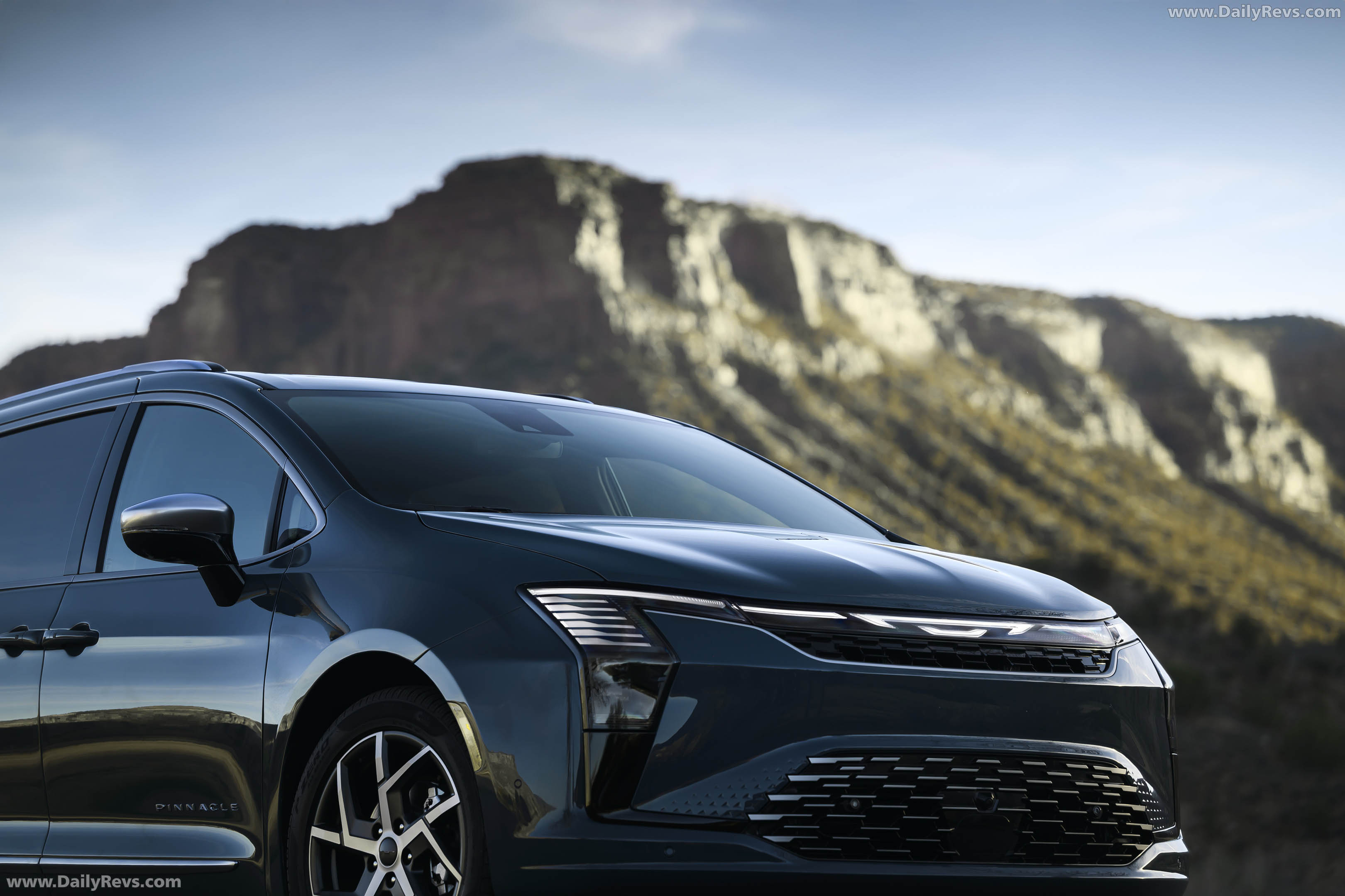 2027 Chrysler Pacifica Pinnacle Exterior