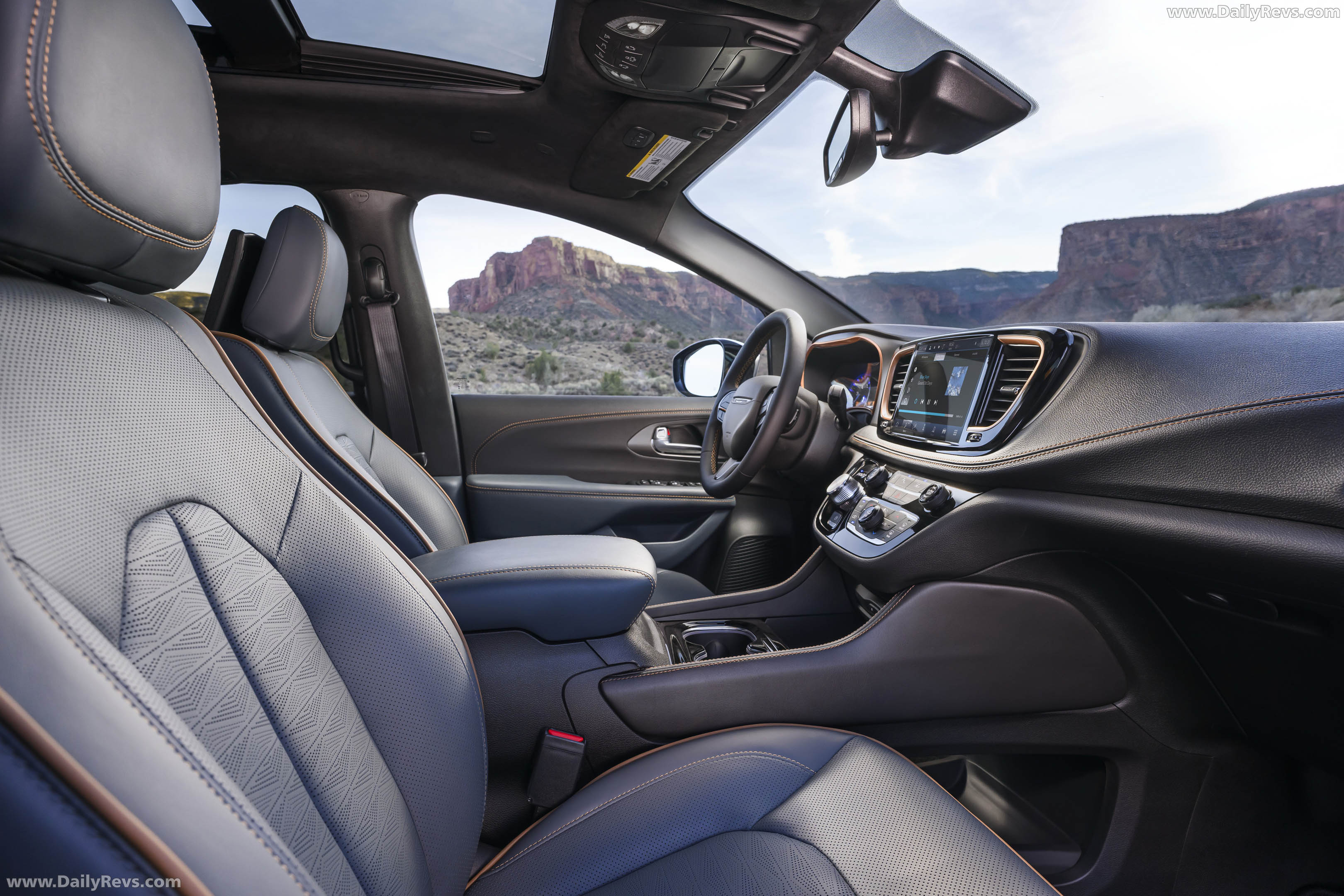 2027 Chrysler Pacifica Pinnacle Interior