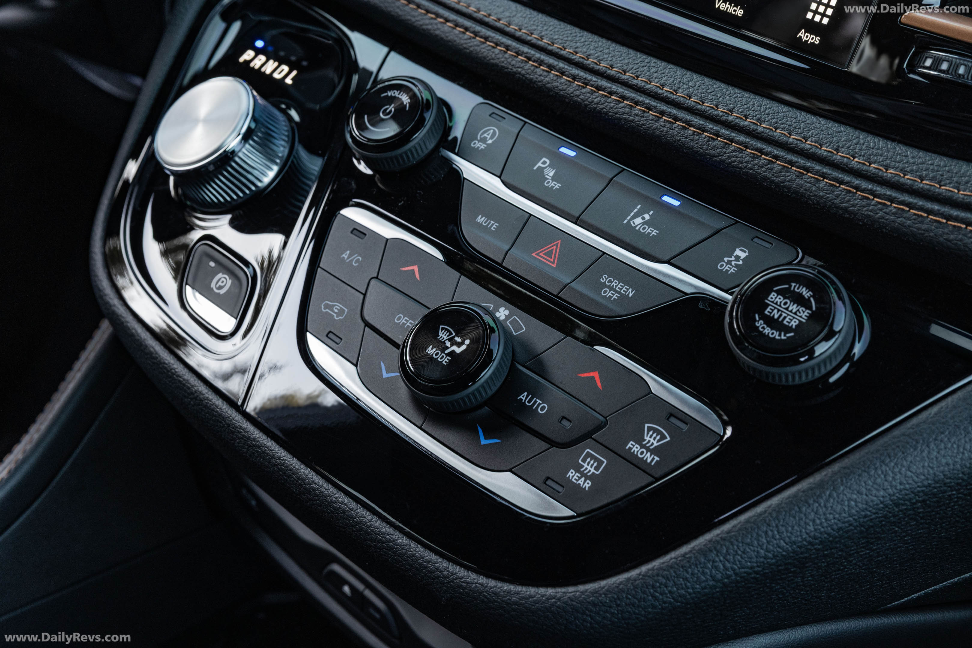 2027 Chrysler Pacifica Pinnacle Interior