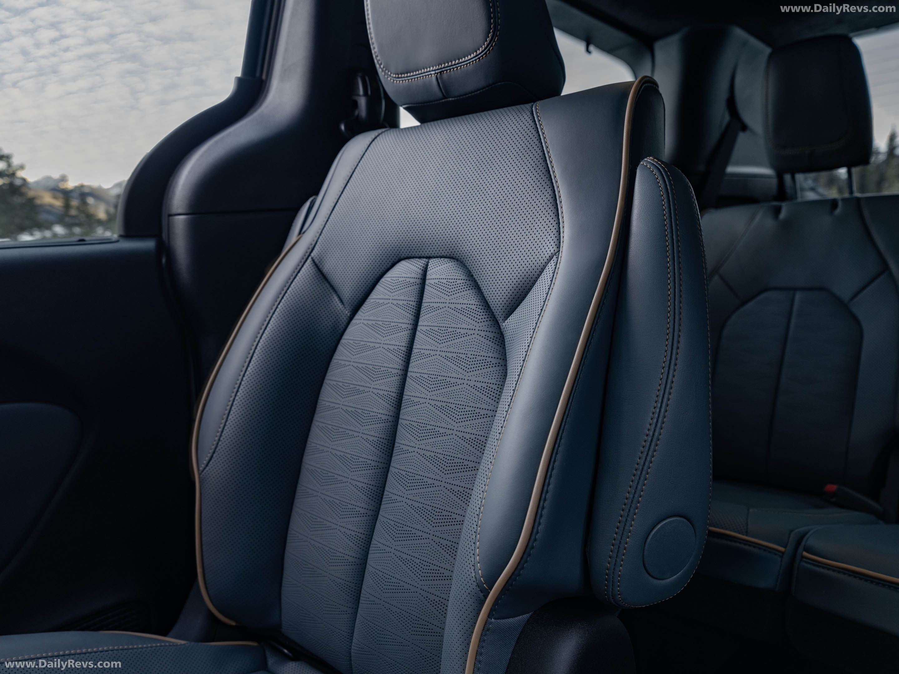 2027 Chrysler Pacifica Pinnacle Interior