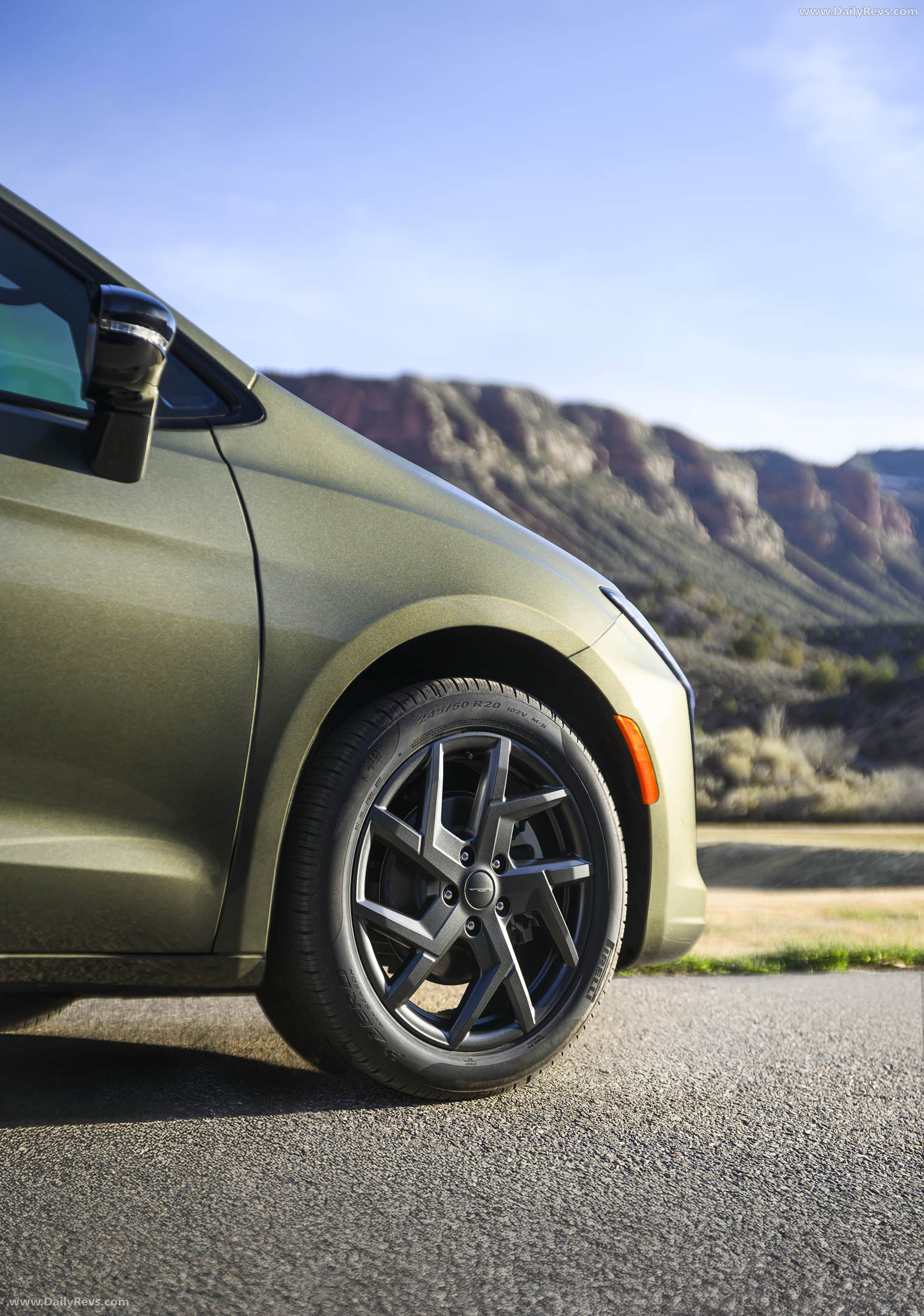 2027 Chrysler Pacifica AWD Exterior