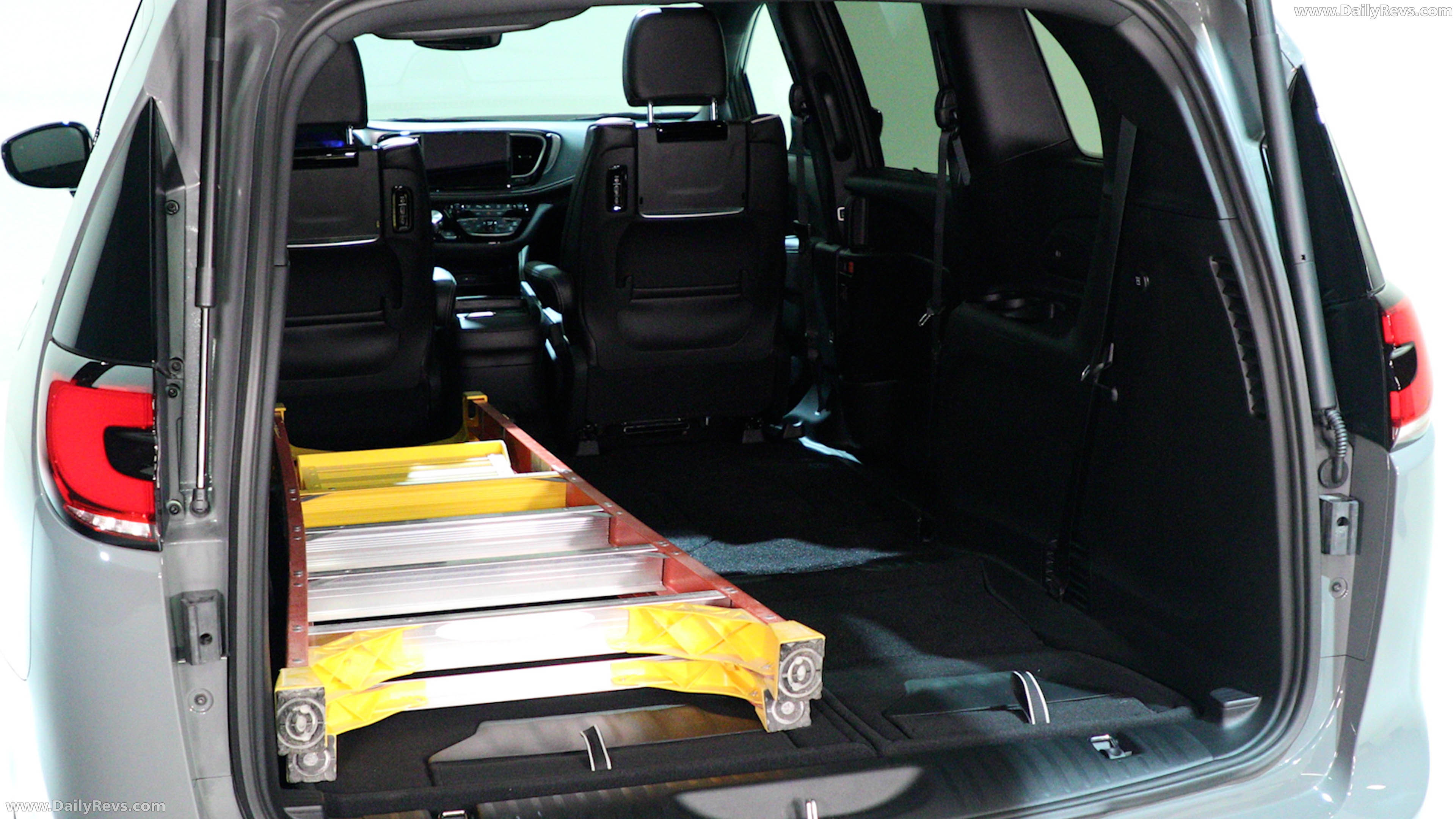 2027 Chrysler Pacifica AWD Interior