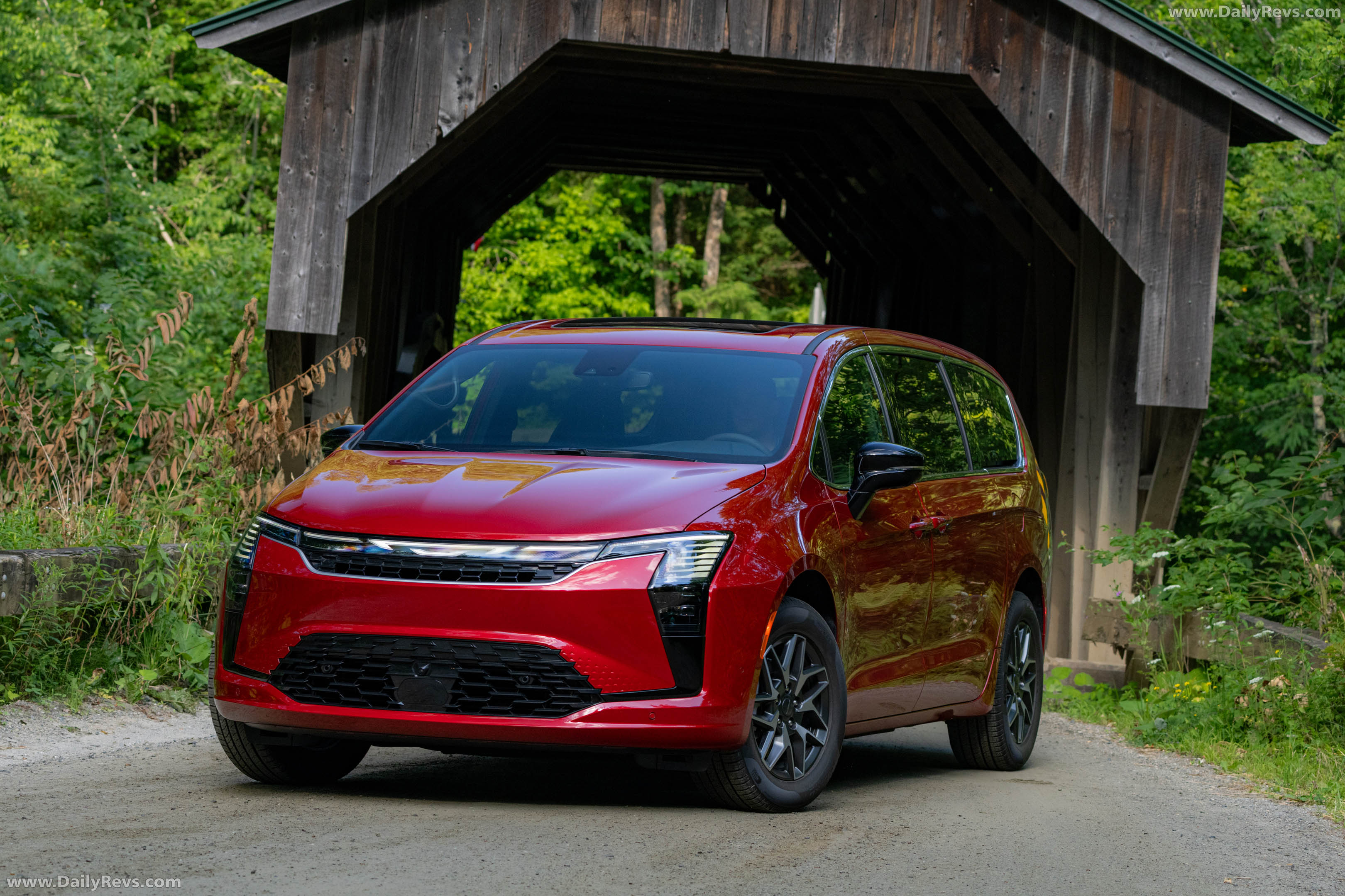 2027 Chrysler Pacifica Limited Front View