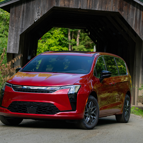 2027 Chrysler Pacifica Limited Front View