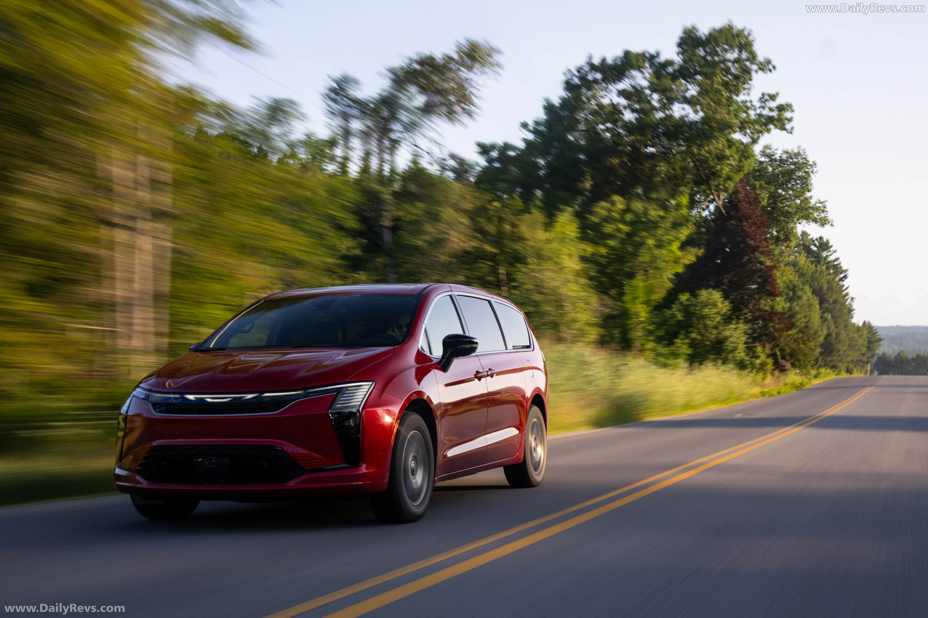 2027 Chrysler Pacifica Limited Front View