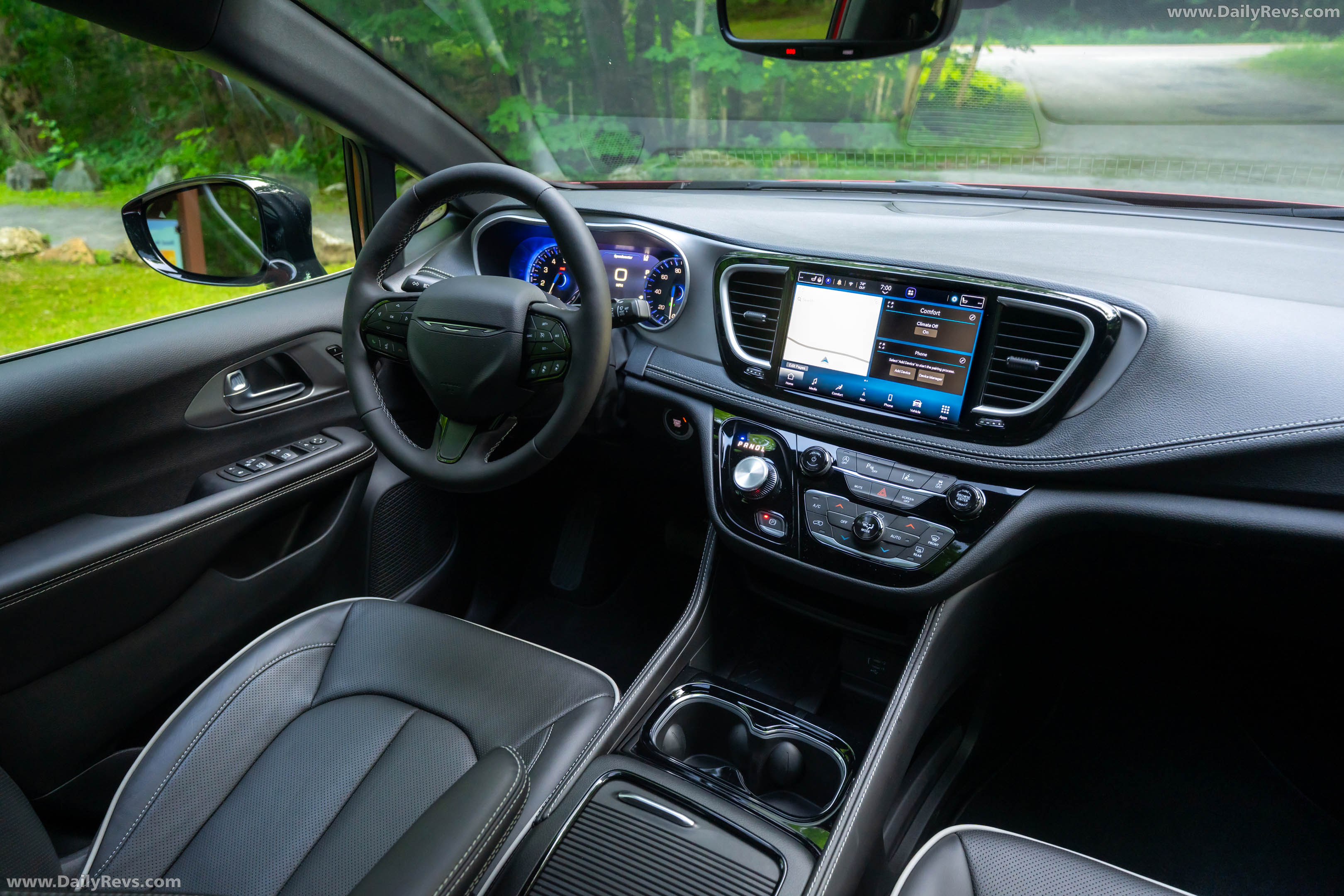2027 Chrysler Pacifica Limited Interior