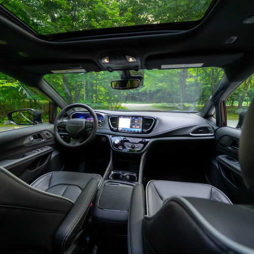 2027 Chrysler Pacifica Limited Interior
