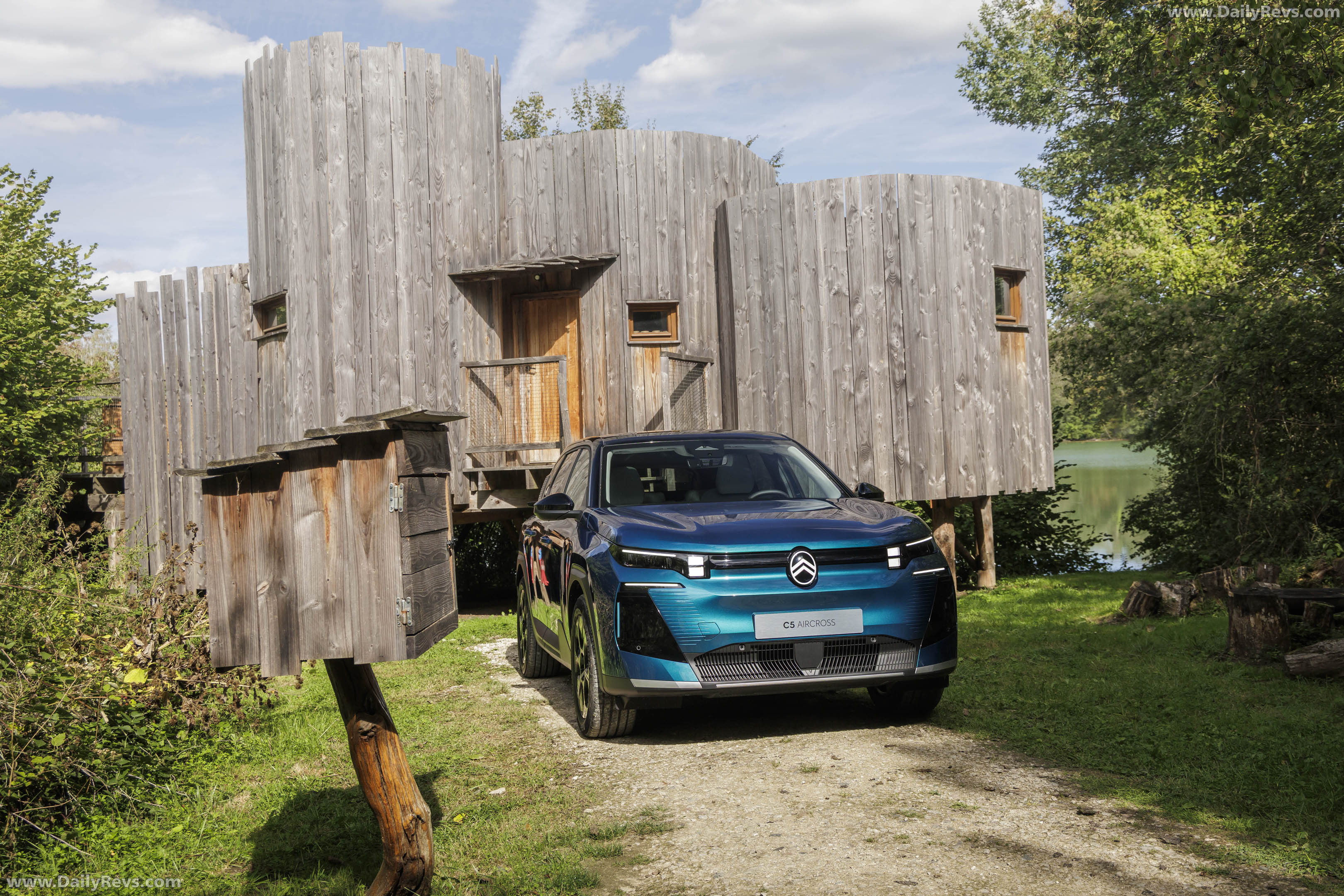 2027 Citroen C5 Aircross Emeraude Front View