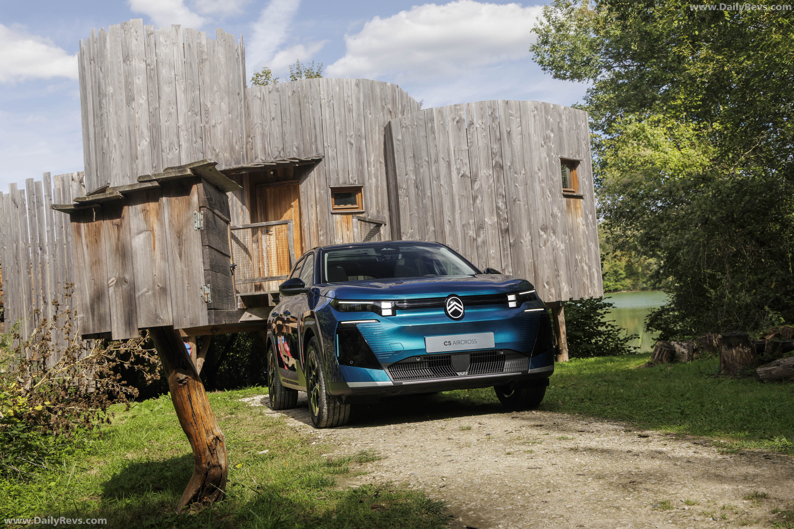 2027 Citroen C5 Aircross Emeraude Front View