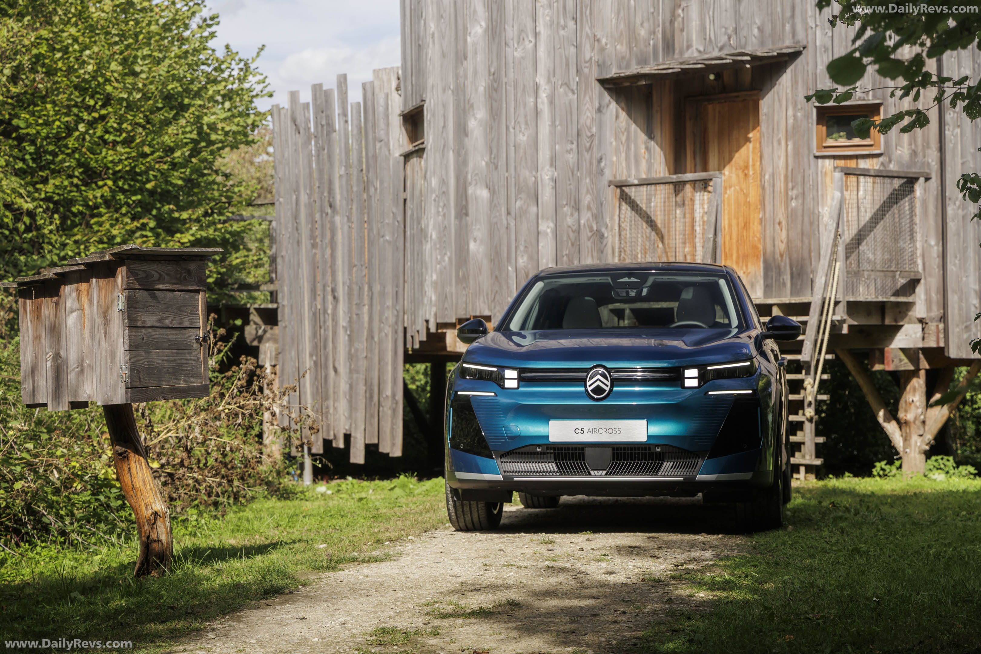 2027 Citroen C5 Aircross Emeraude Front View