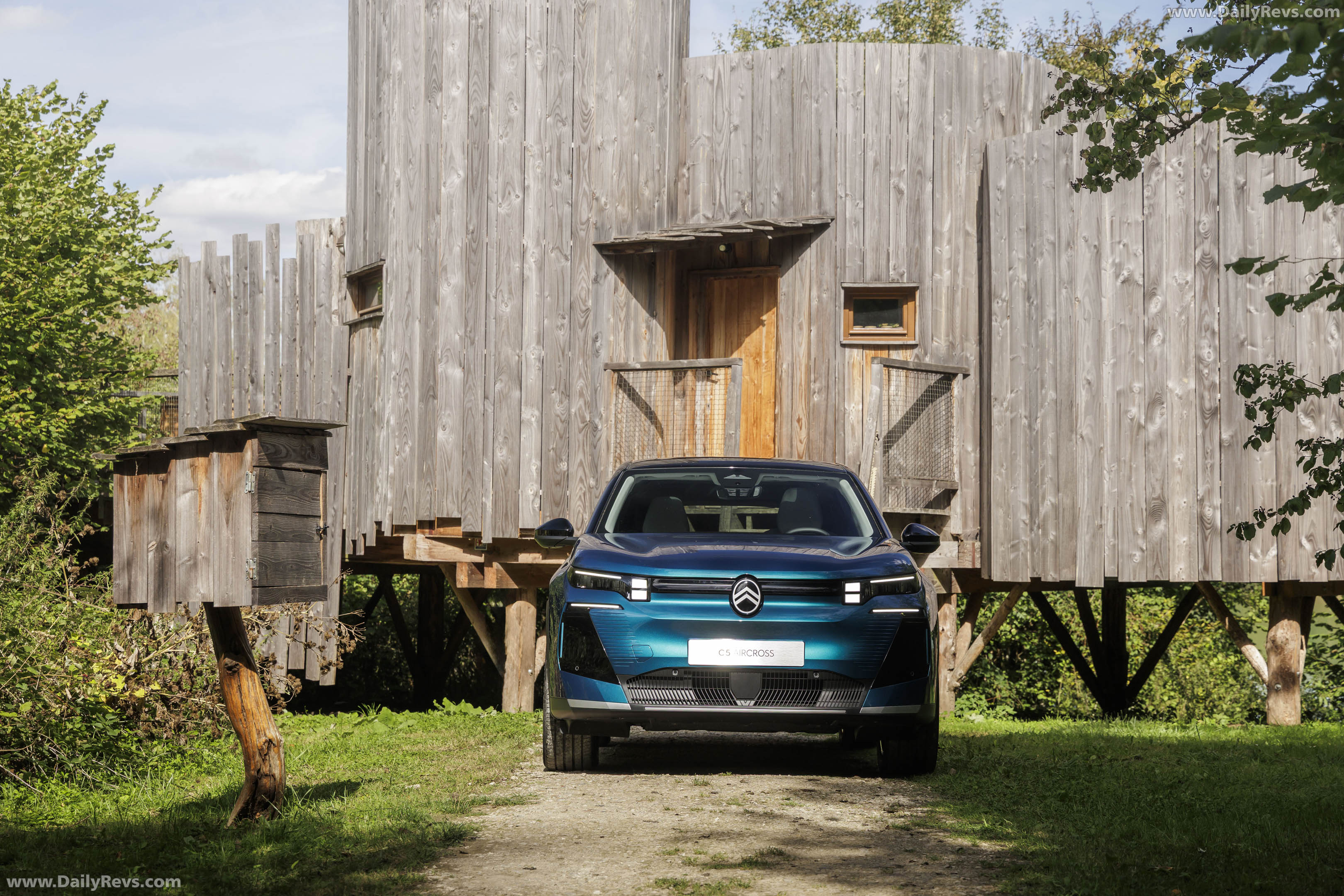 2027 Citroen C5 Aircross Emeraude Front View