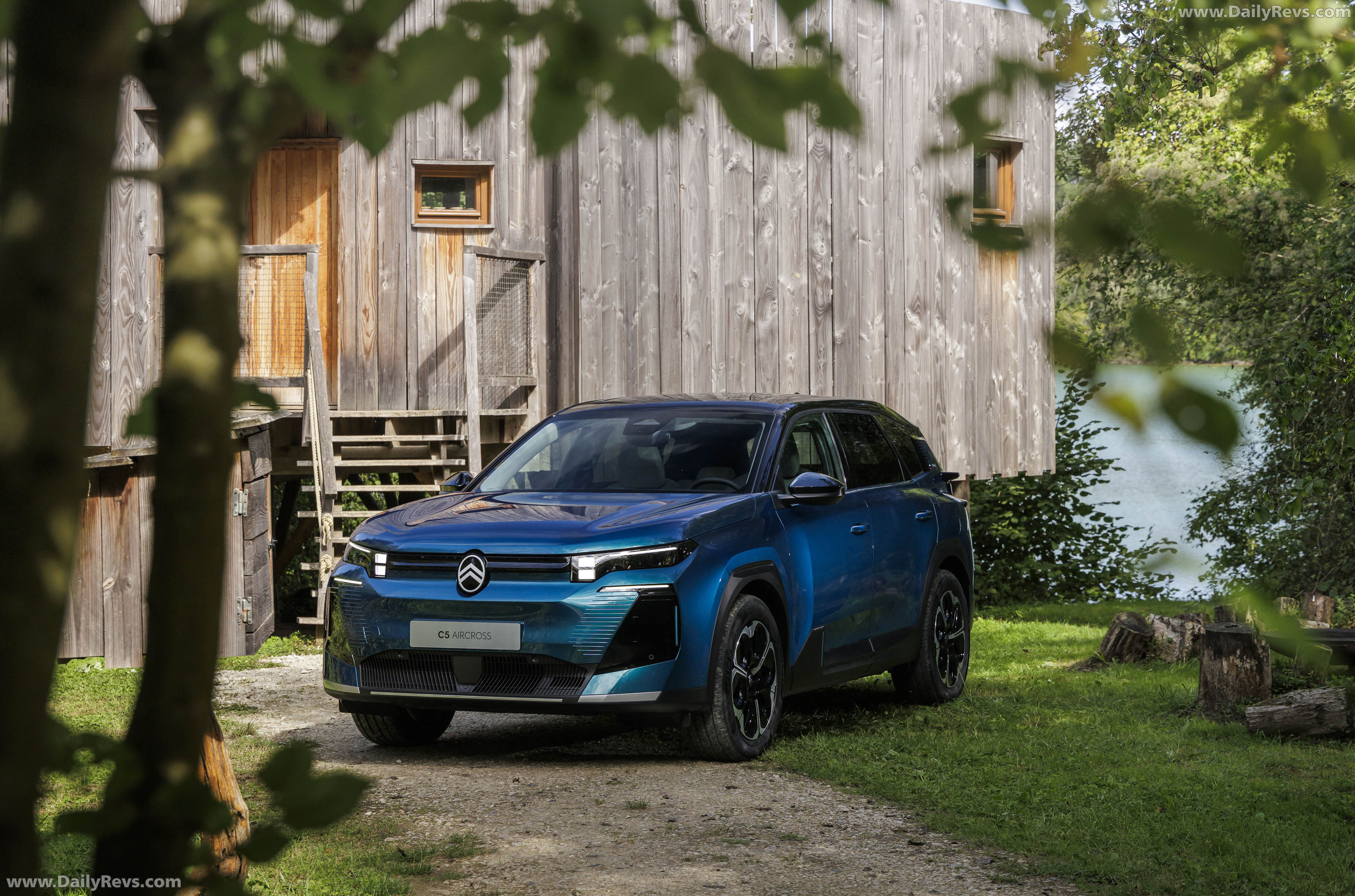 2027 Citroen C5 Aircross Emeraude Front View