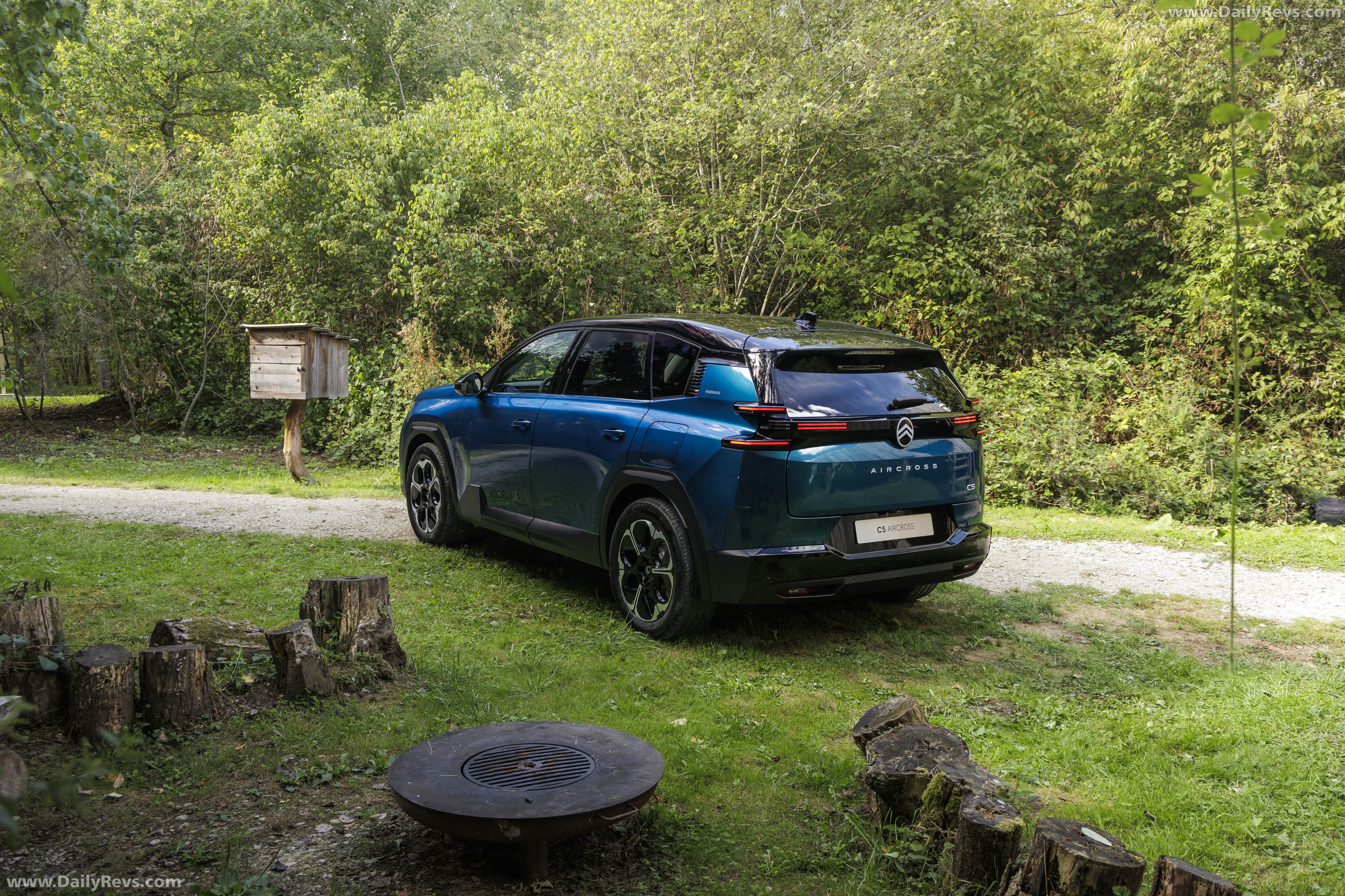 2027 Citroen C5 Aircross Emeraude Rear View