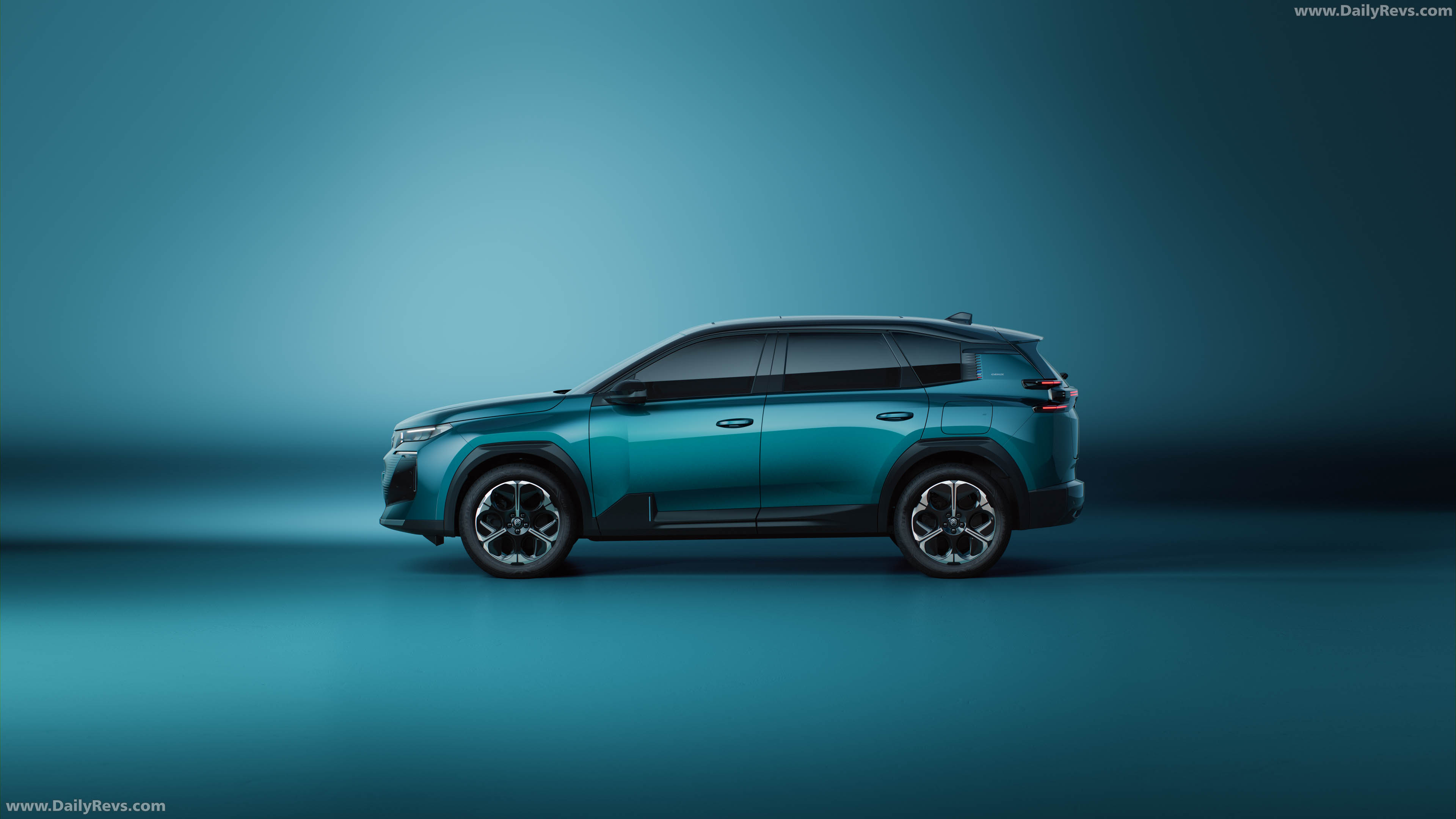 2027 Citroen C5 Aircross Emeraude Side View