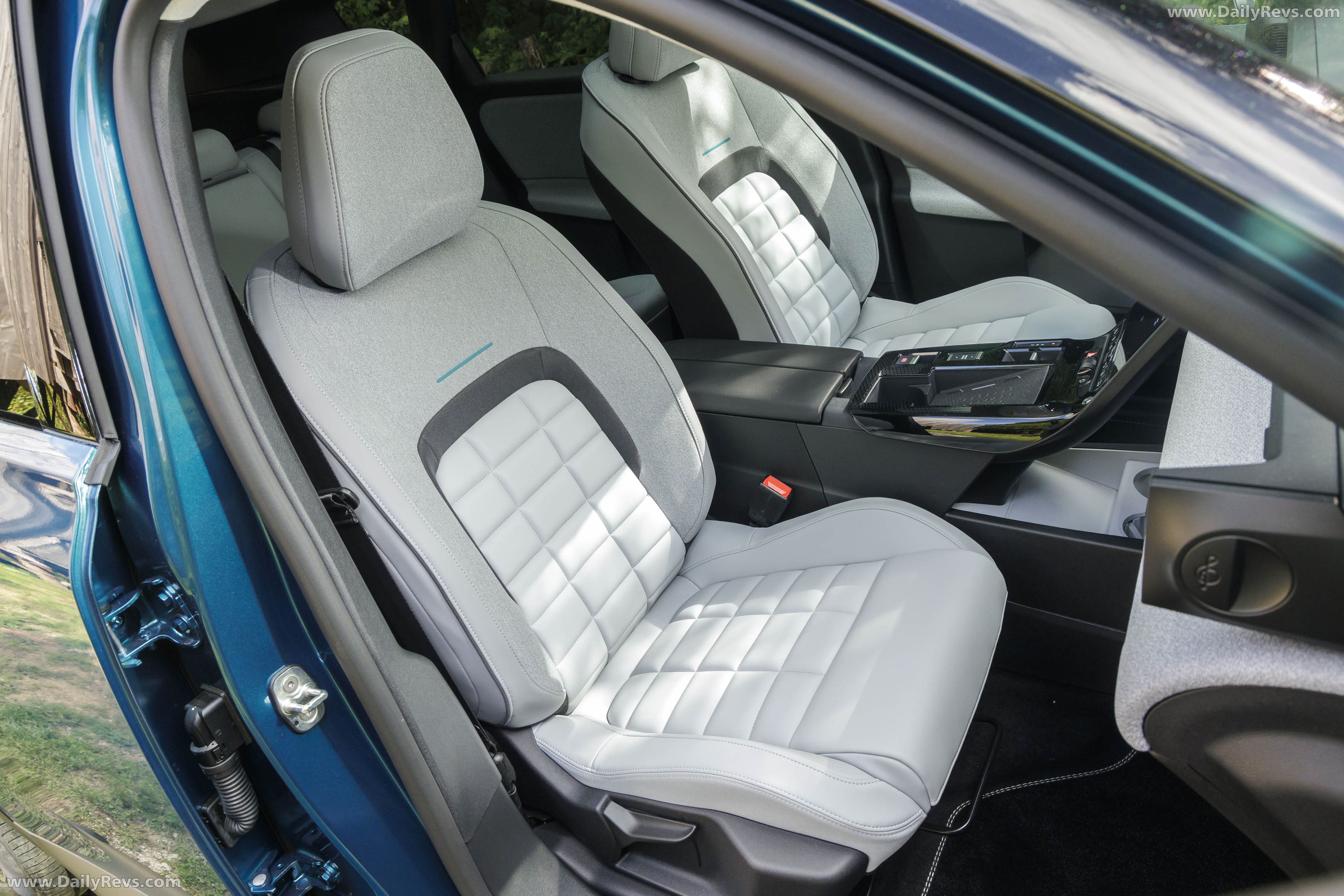 2027 Citroen C5 Aircross Emeraude Interior