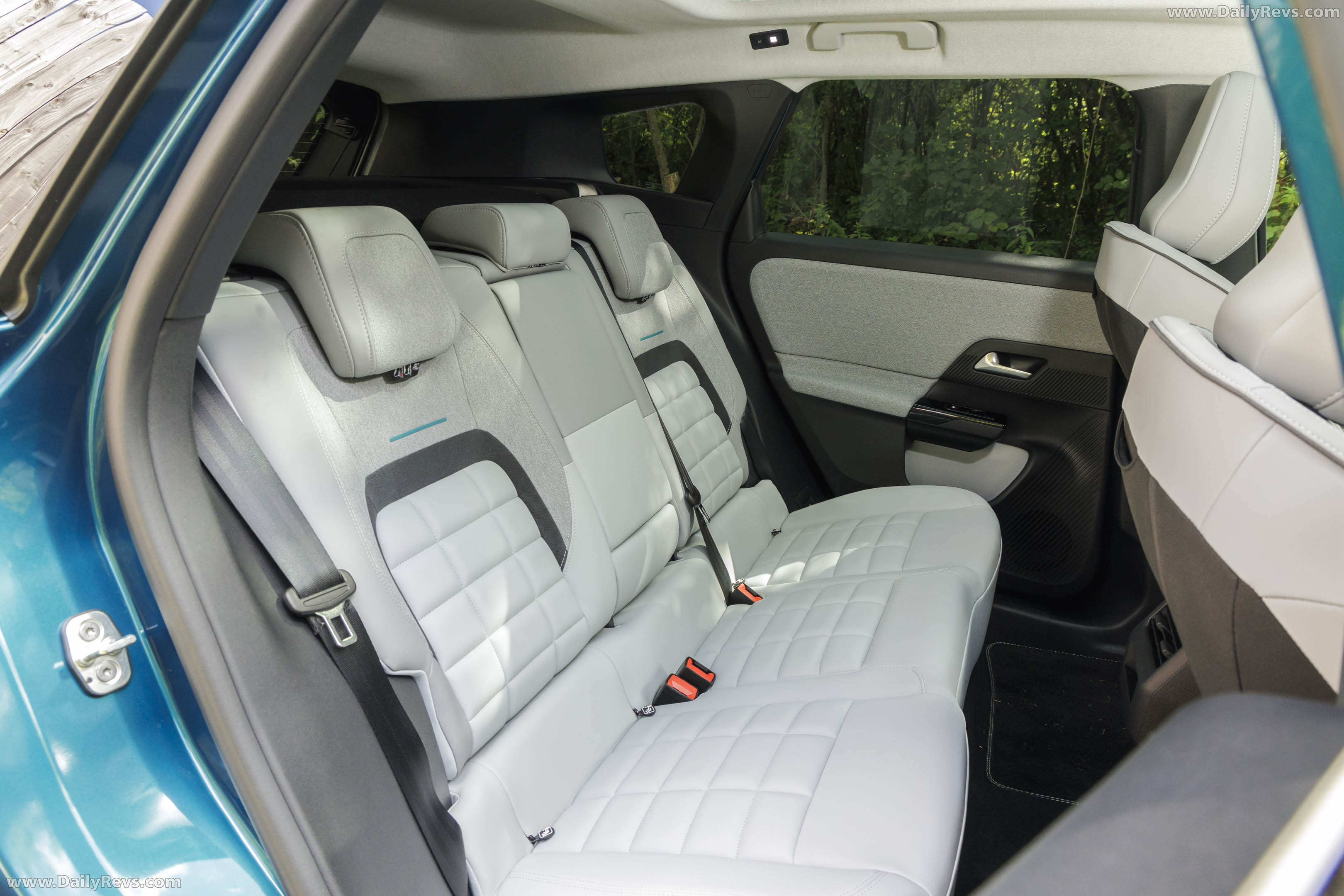 2027 Citroen C5 Aircross Emeraude Interior
