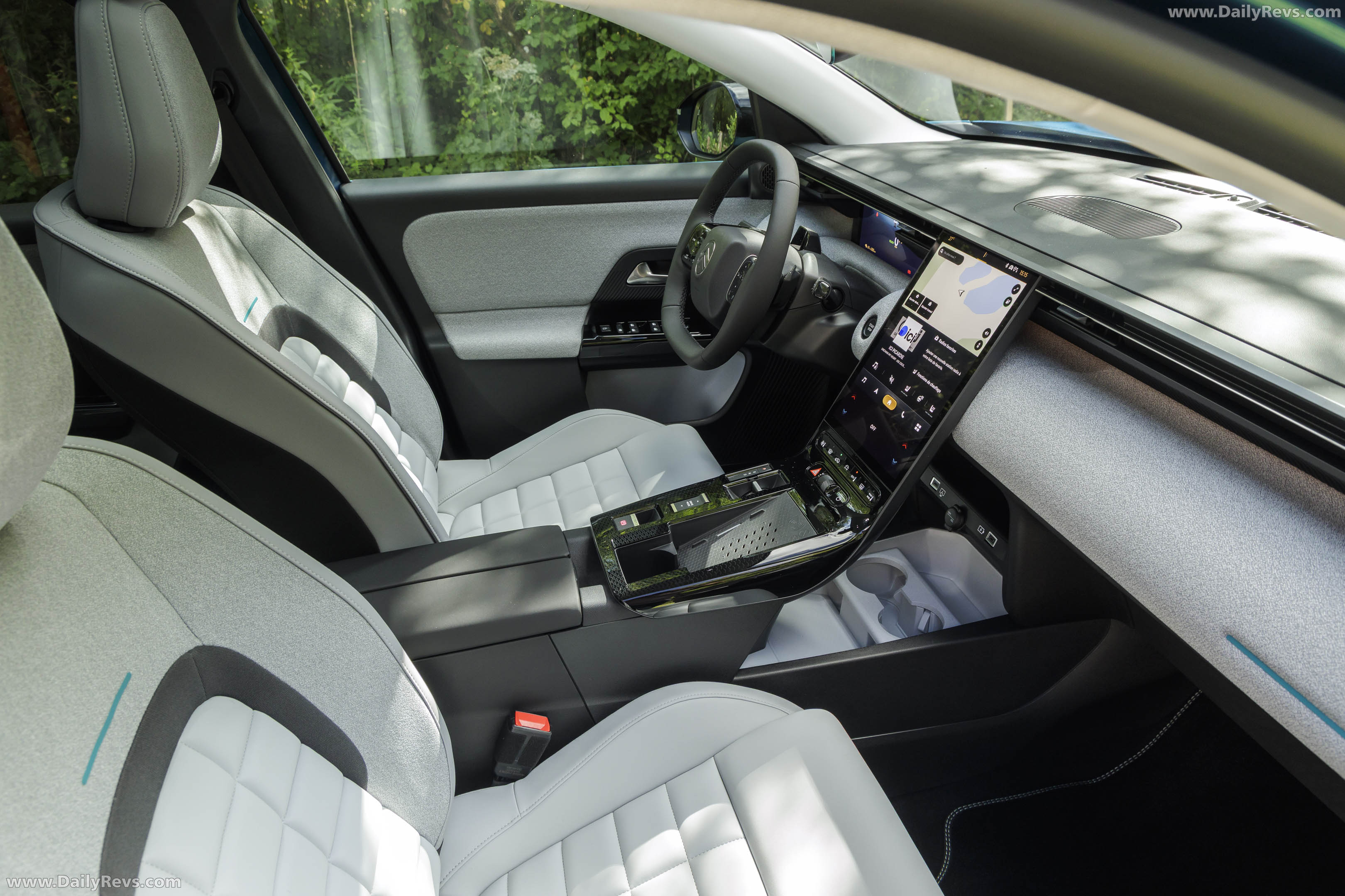 2027 Citroen C5 Aircross Emeraude Interior