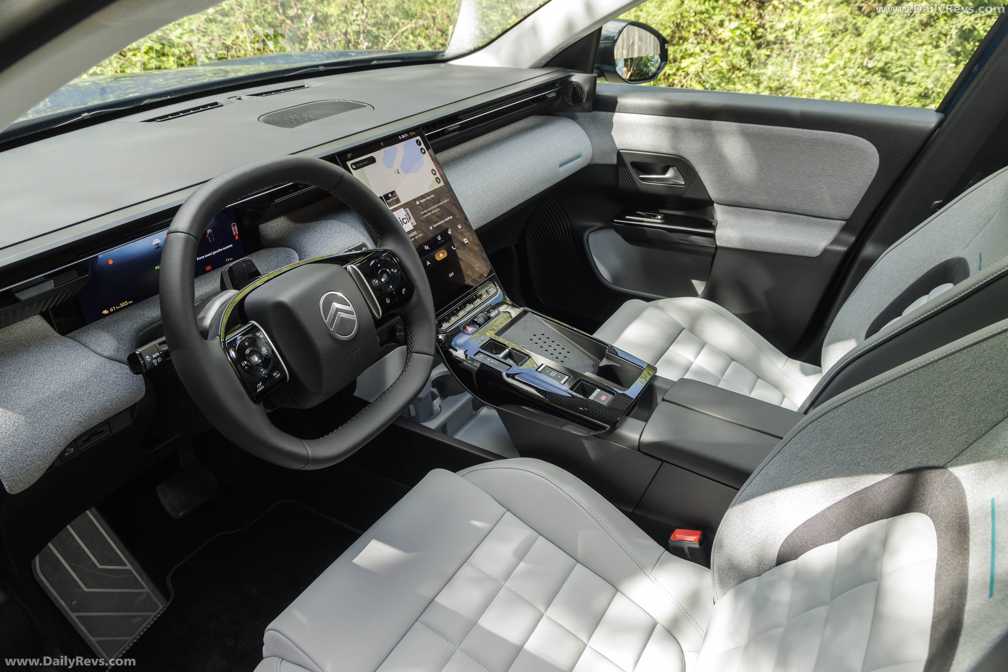 2027 Citroen C5 Aircross Emeraude Interior
