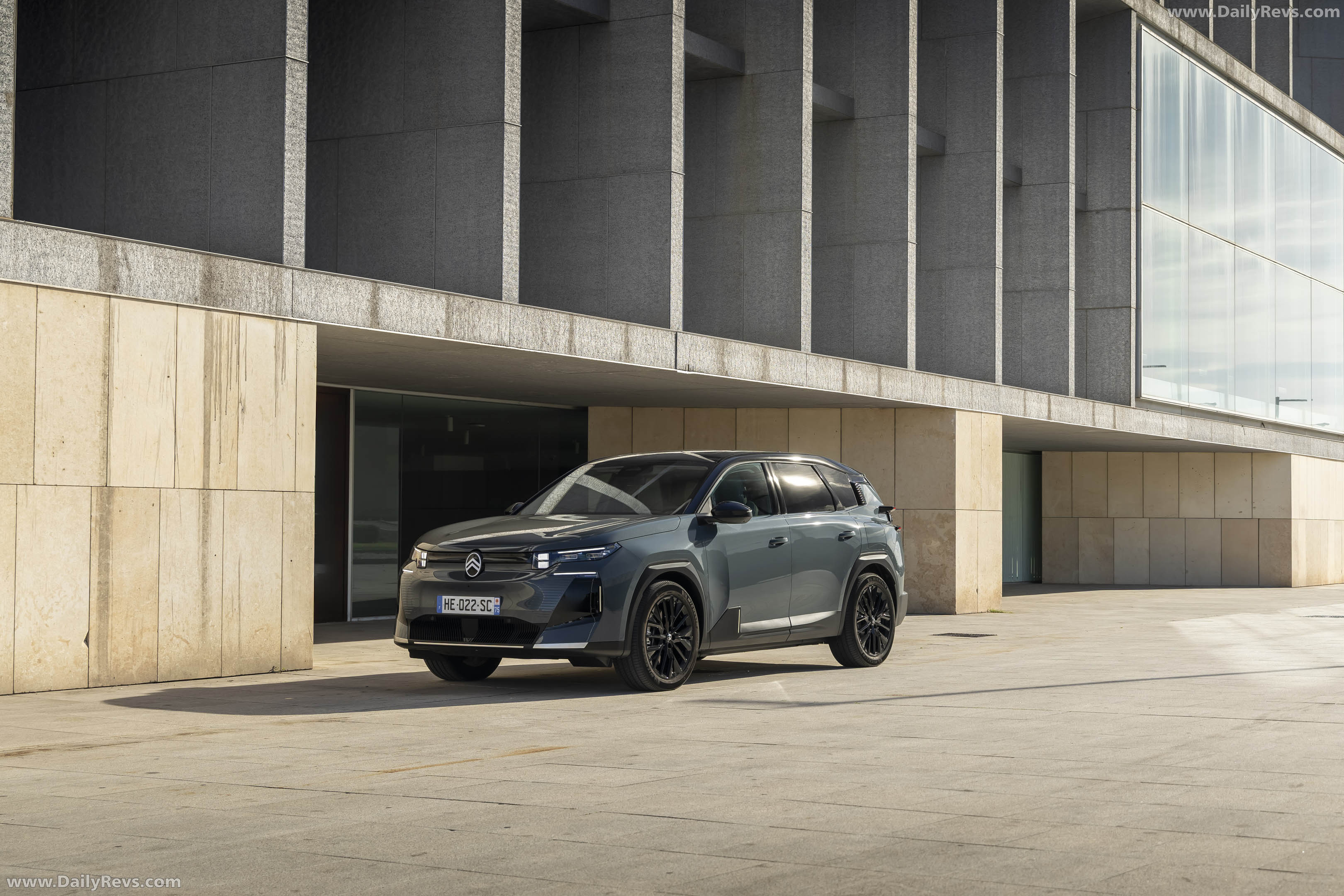 2026 Citroen C5 Aircross BEV Front View
